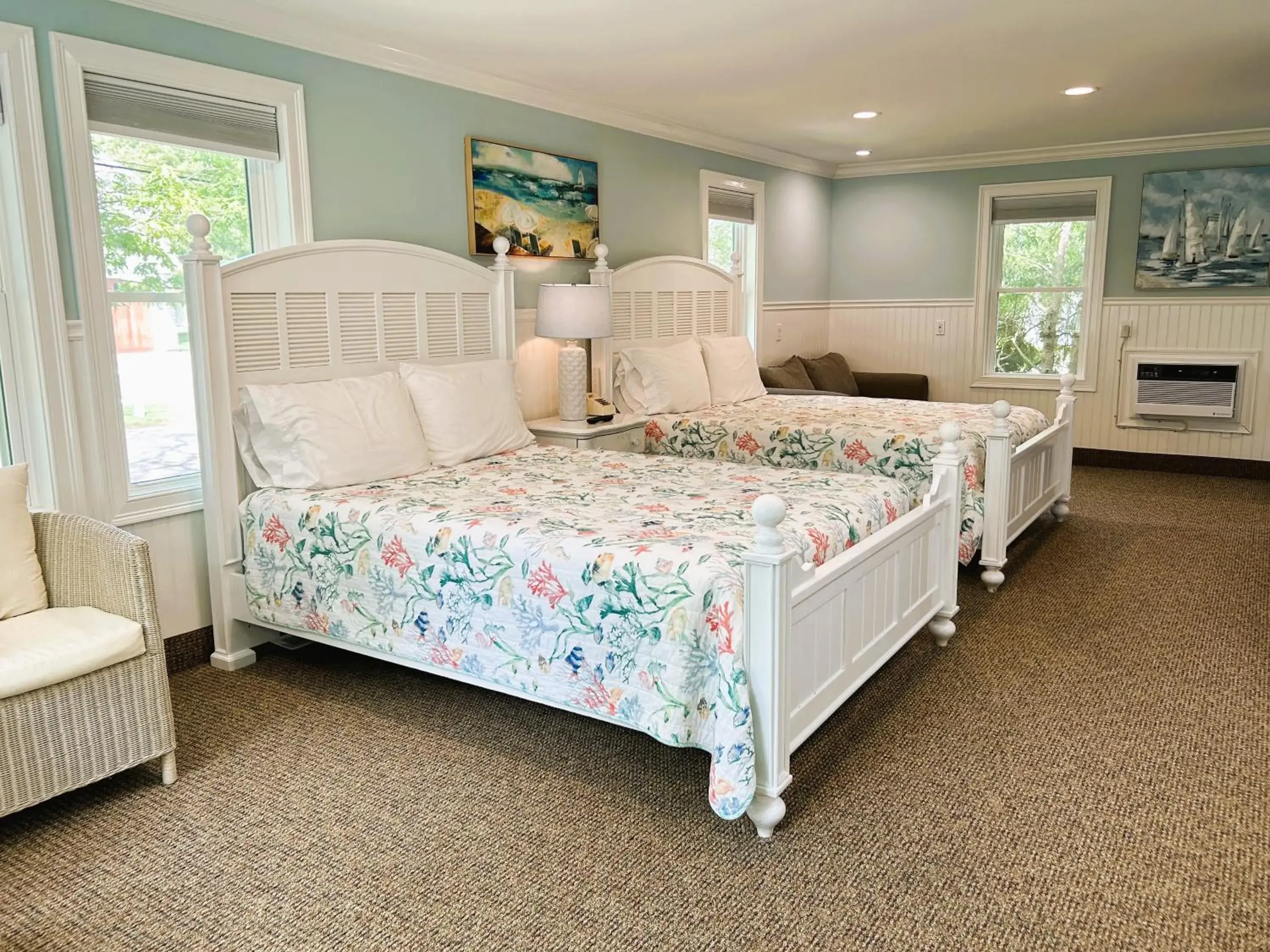 Deluxe Queen Room in Falmouth Heights Motor Lodge Deluxe Queen Room in Falmouth Heights Motor Lodge