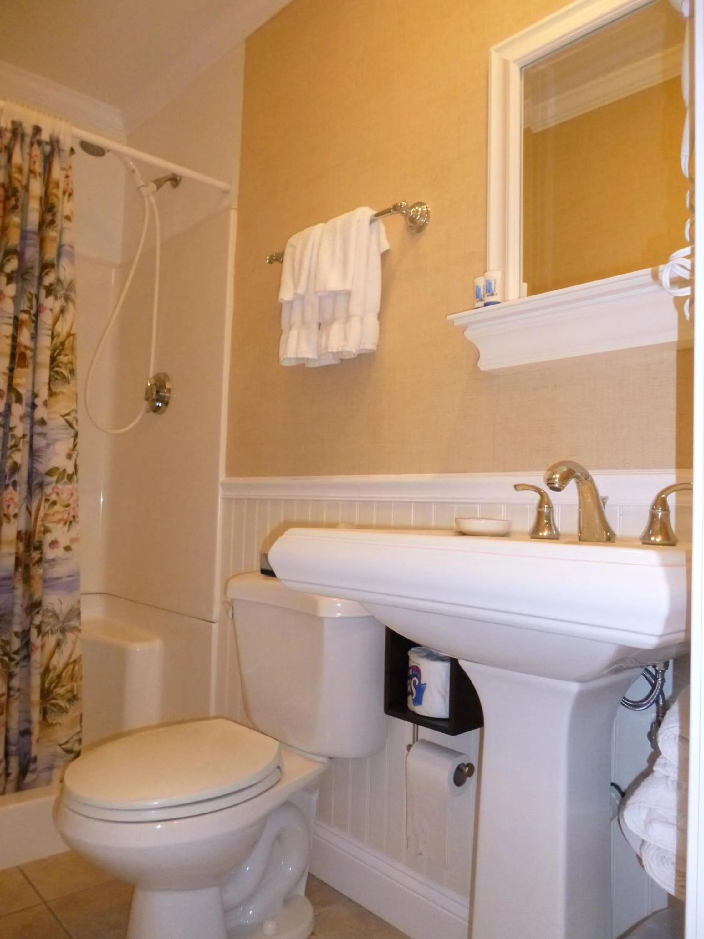 Bathroom in Falmouth Heights Motor Lodge