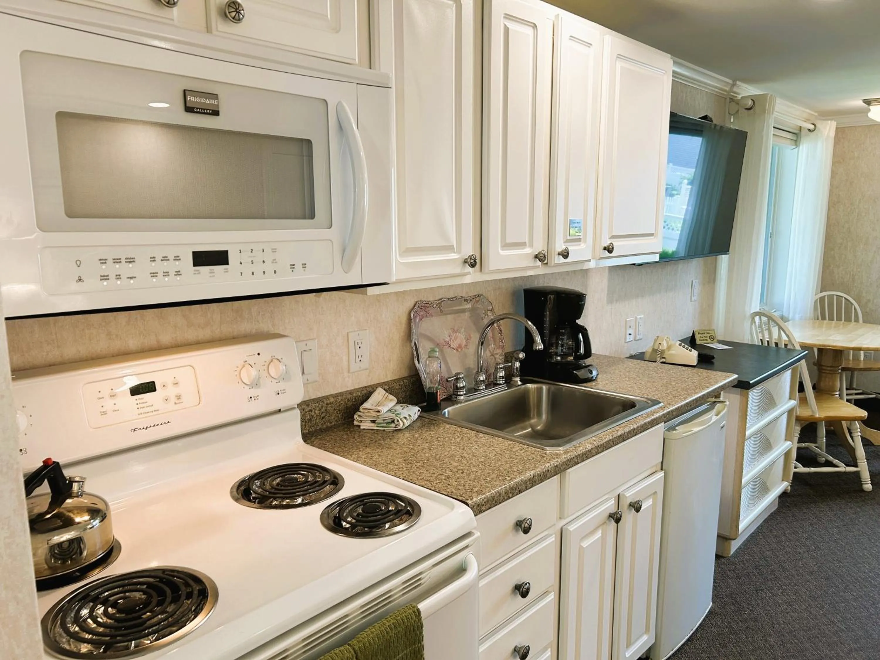 Kitchen or kitchenette in Falmouth Heights Motor Lodge