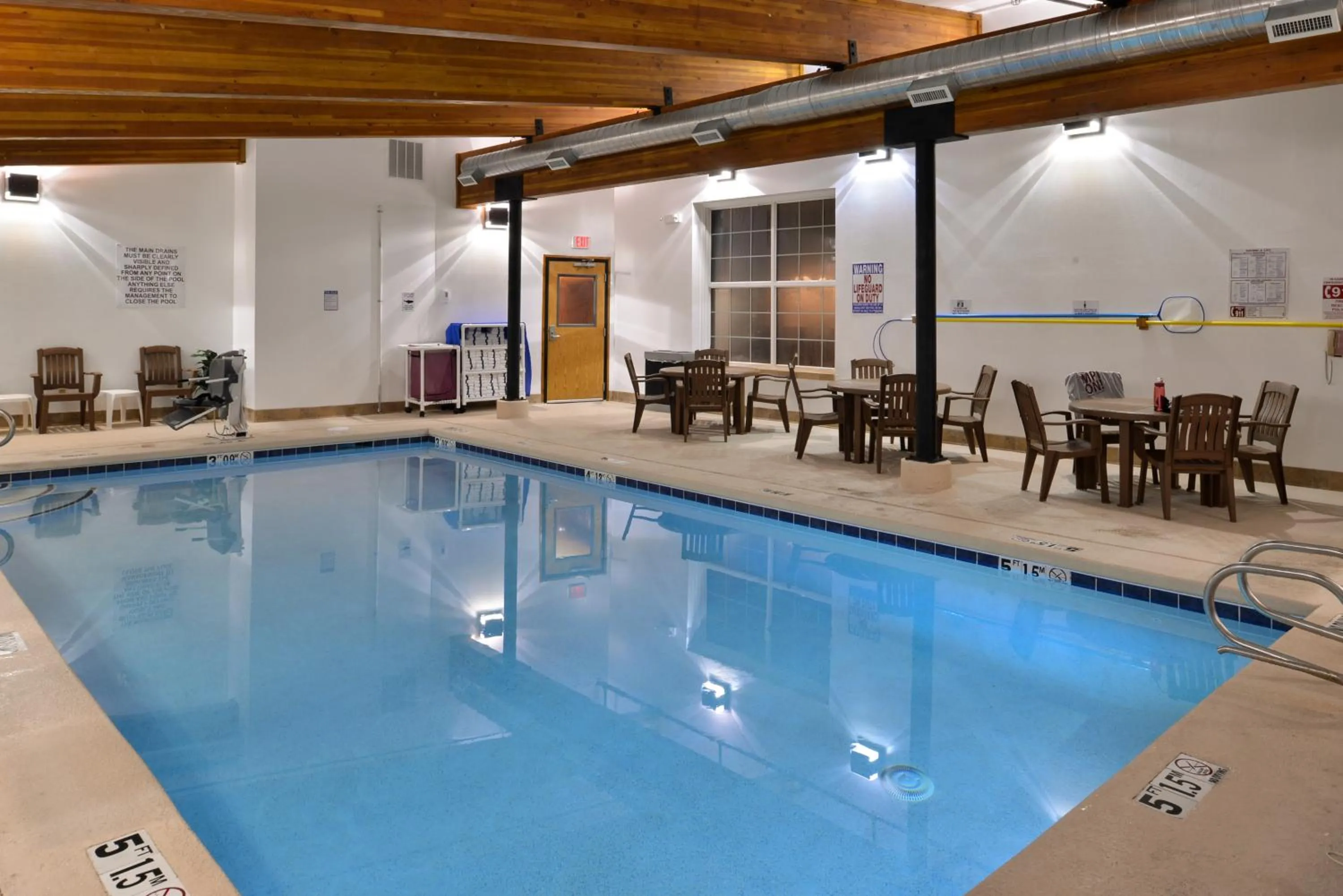 Swimming pool in Stage Coach Inn