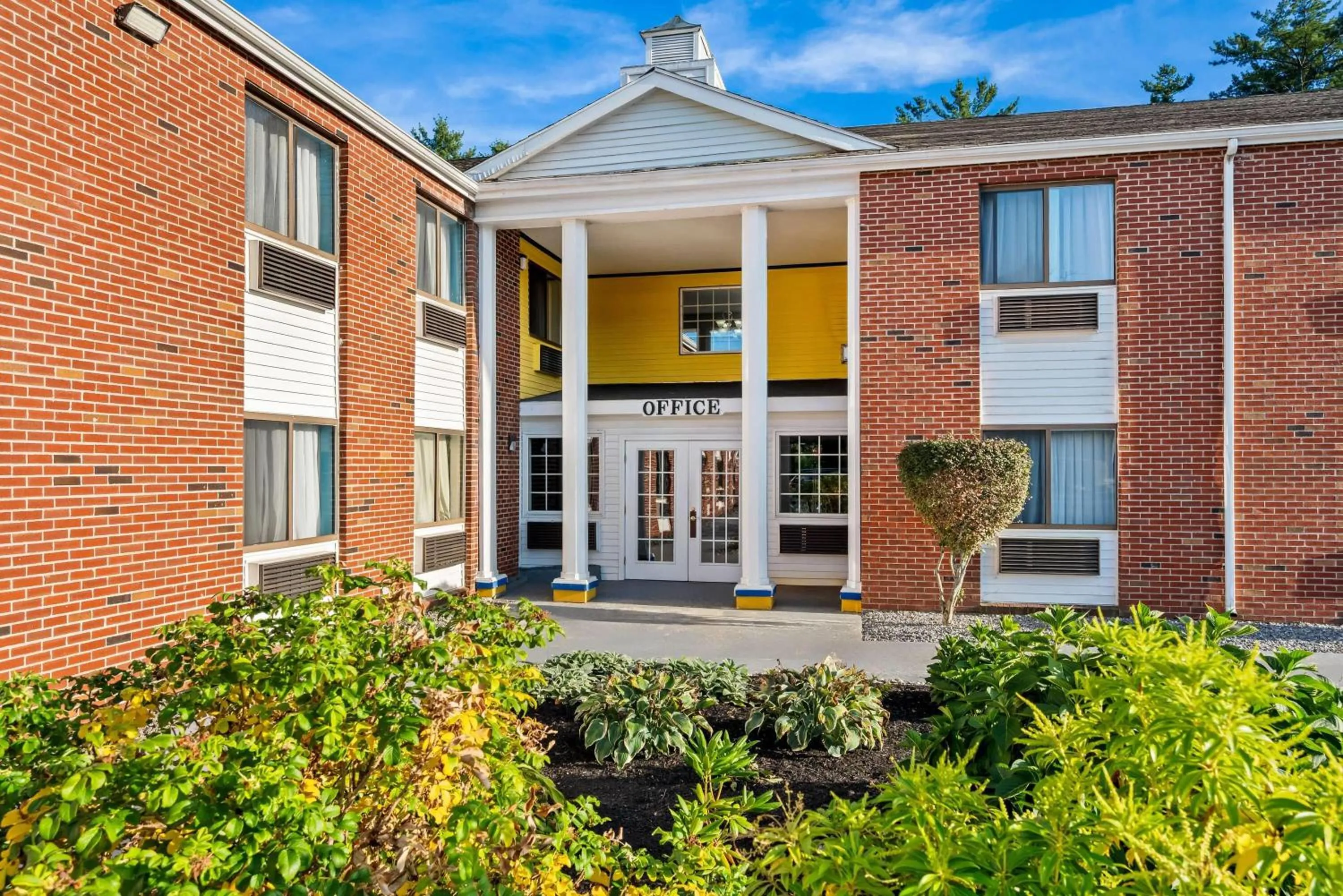 Property building in Days Inn by Wyndham Brunswick Bath Area