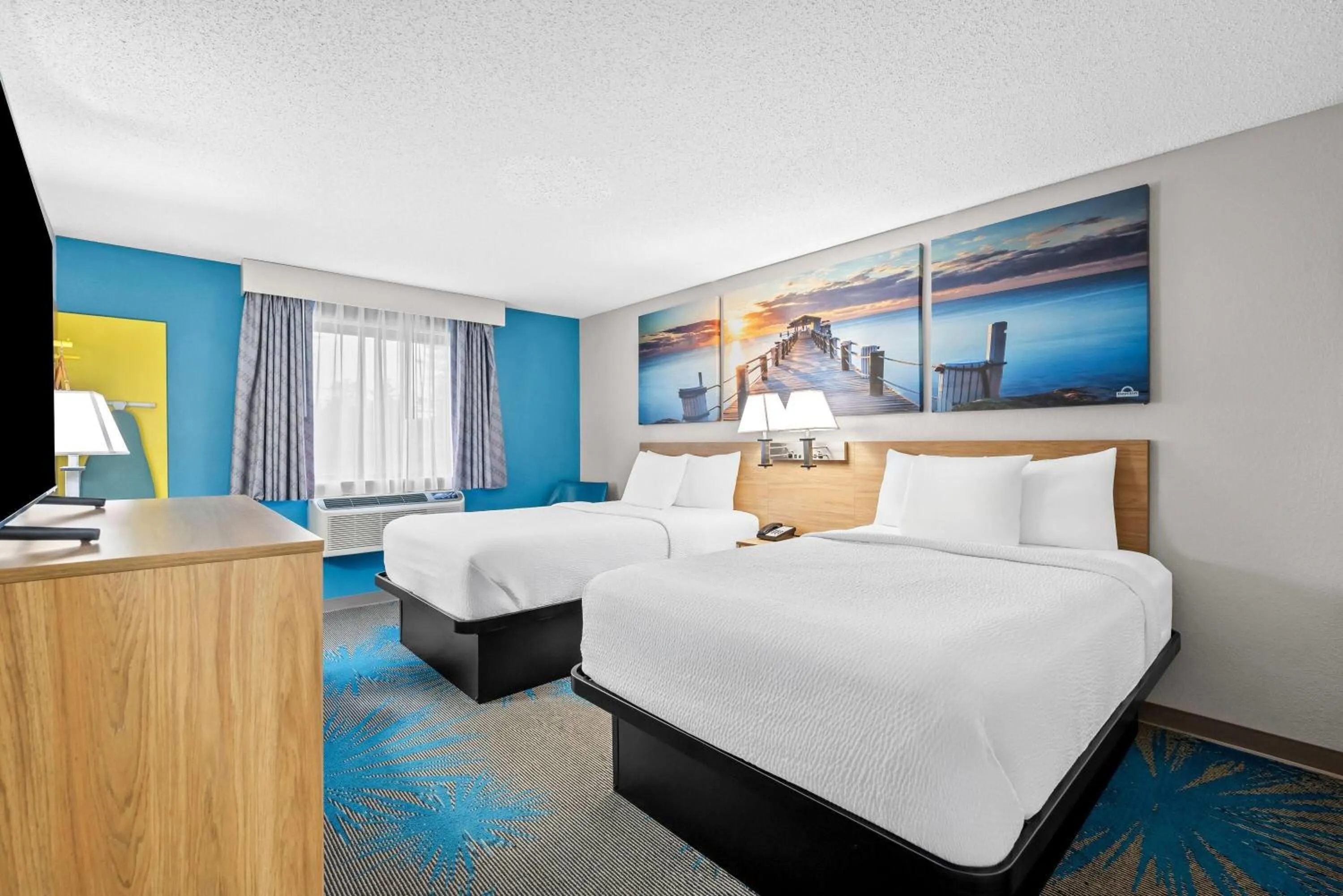 Bed in Days Inn by Wyndham Brunswick Bath Area