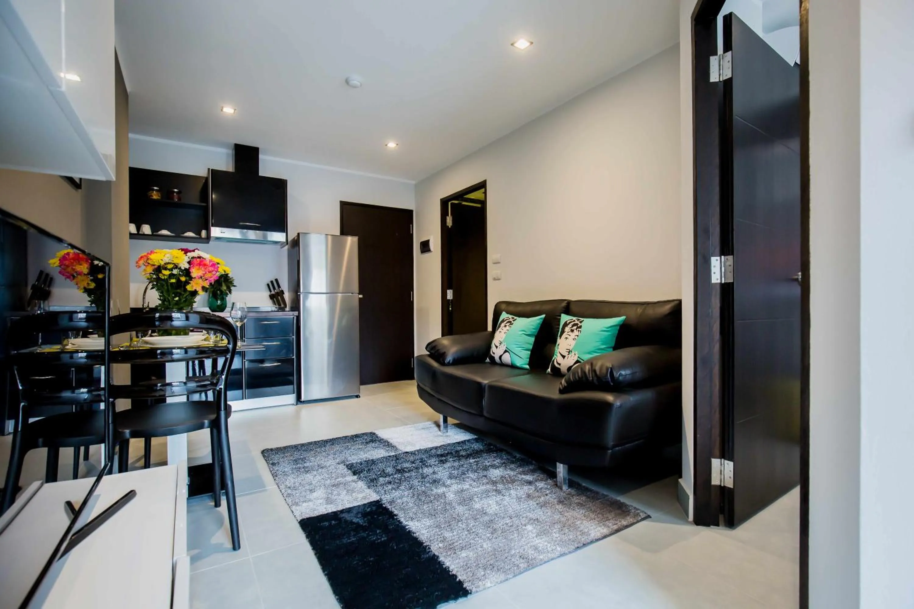 Kitchen or kitchenette in NOON Village Tower 1