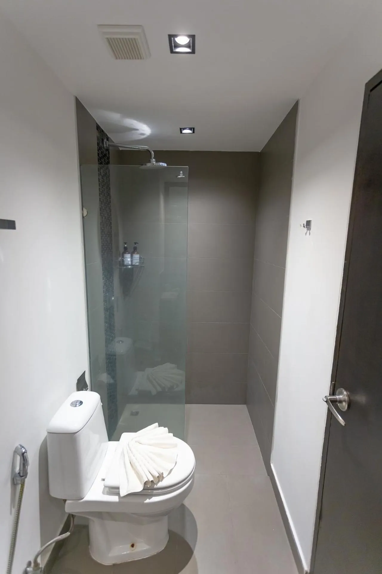 Shower in NOON Village Tower 1