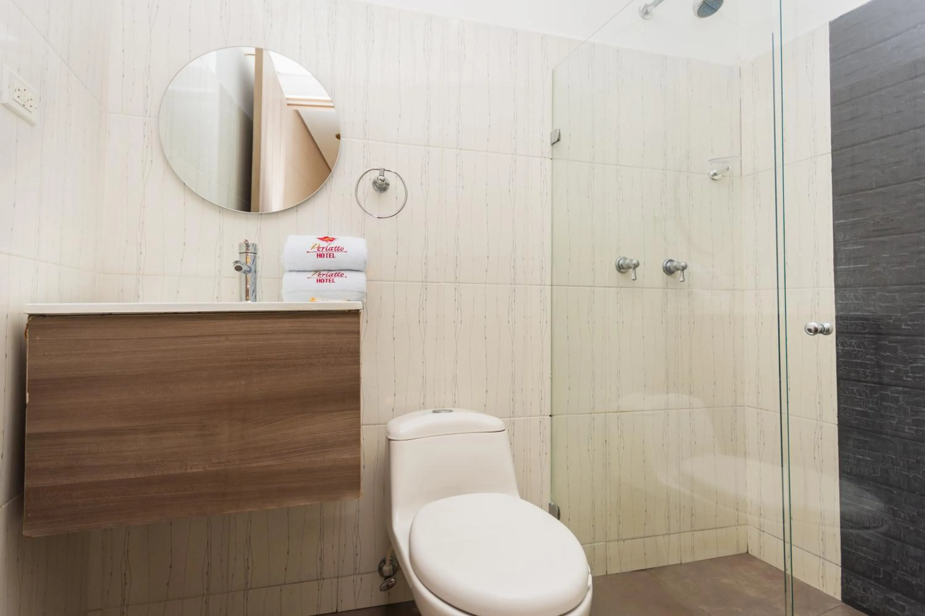 Bathroom in Hotel Perlatto