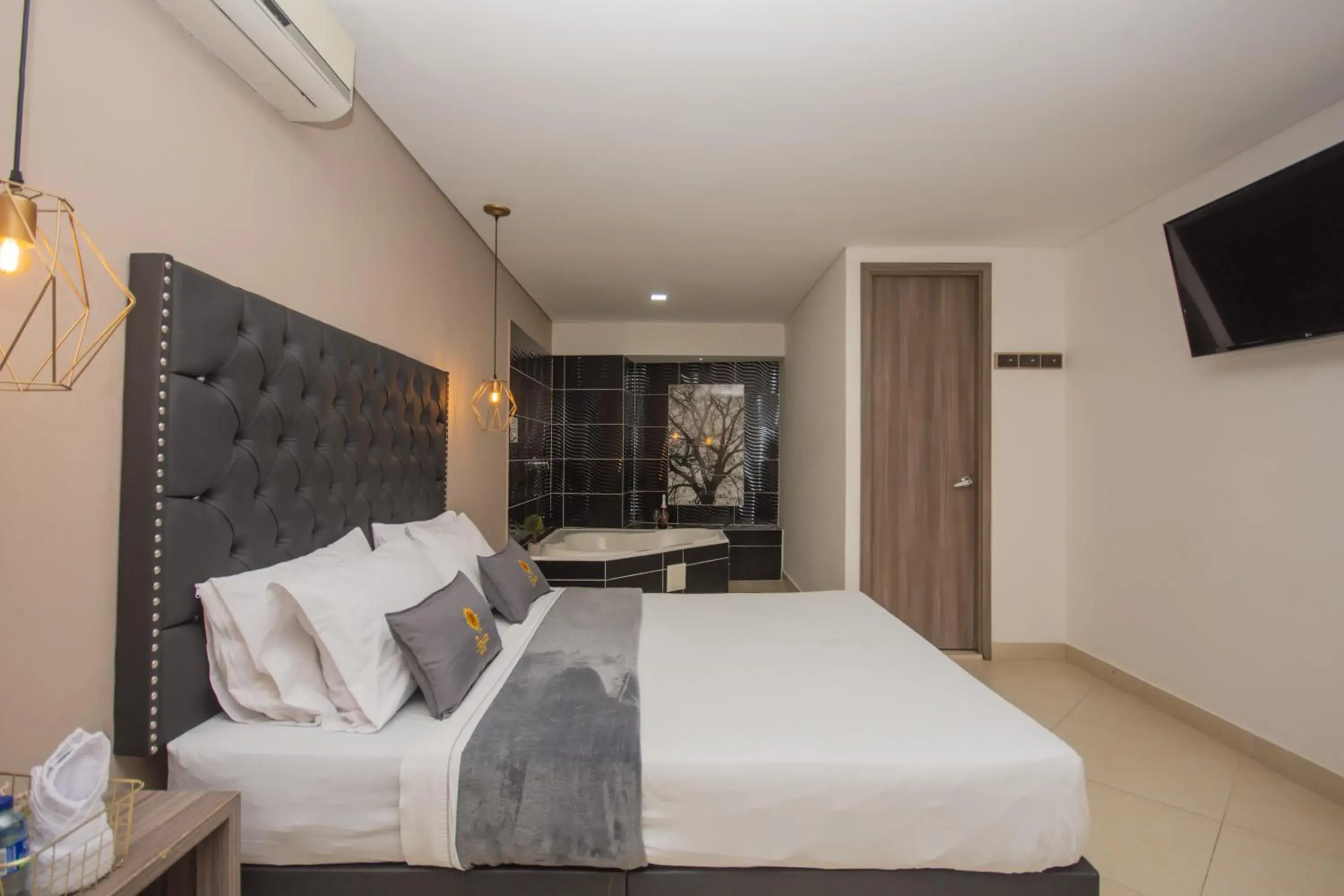 Deluxe Suite with Spa Bath - single occupancy in Hotel Perlatto Deluxe Suite with Spa Bath - single occupancy in Hotel Perlatto