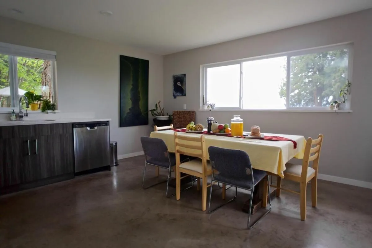 Halfmoon Haven Beach Cottage or Oceanview Suite