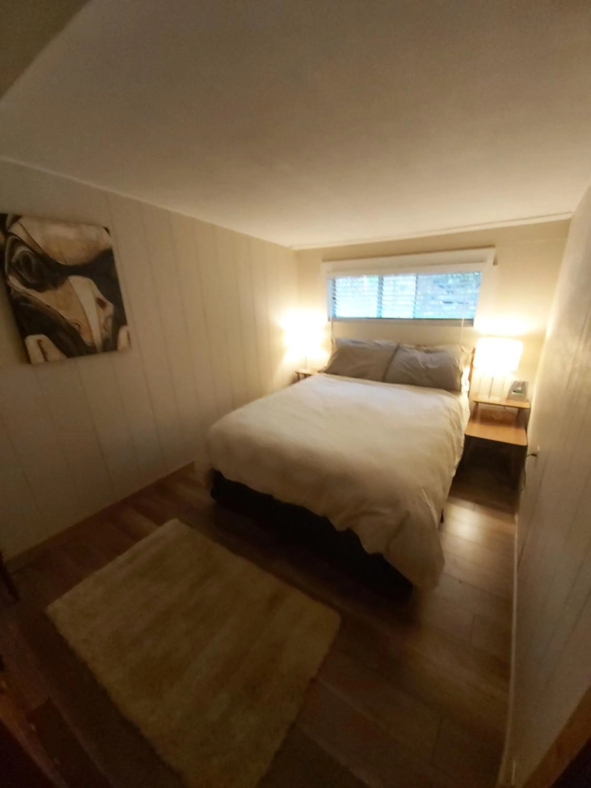 Bed in Halfmoon Haven Beach Cottage or Oceanview Suite