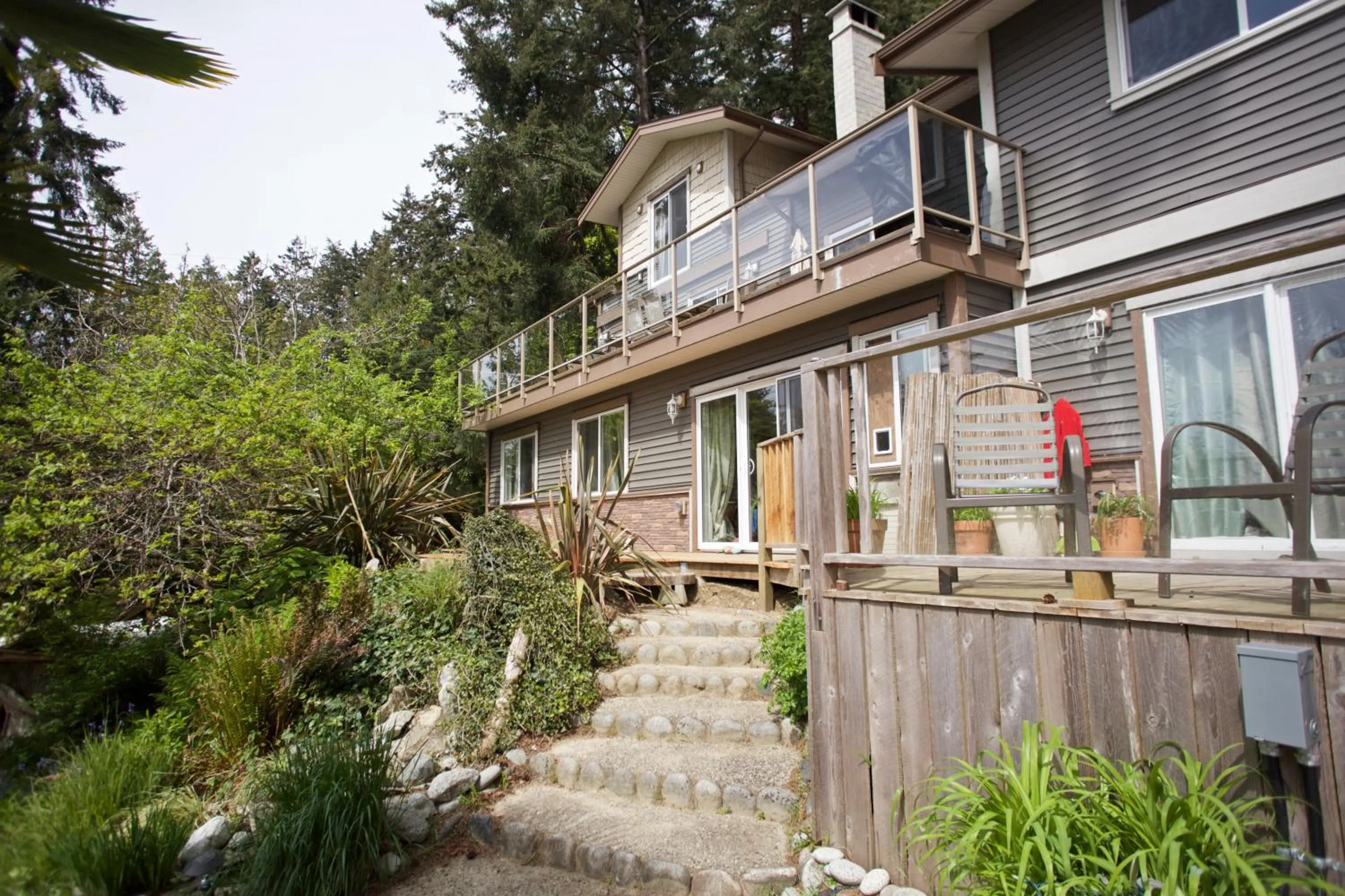 Halfmoon Haven Beach Cottage or Oceanview Suite