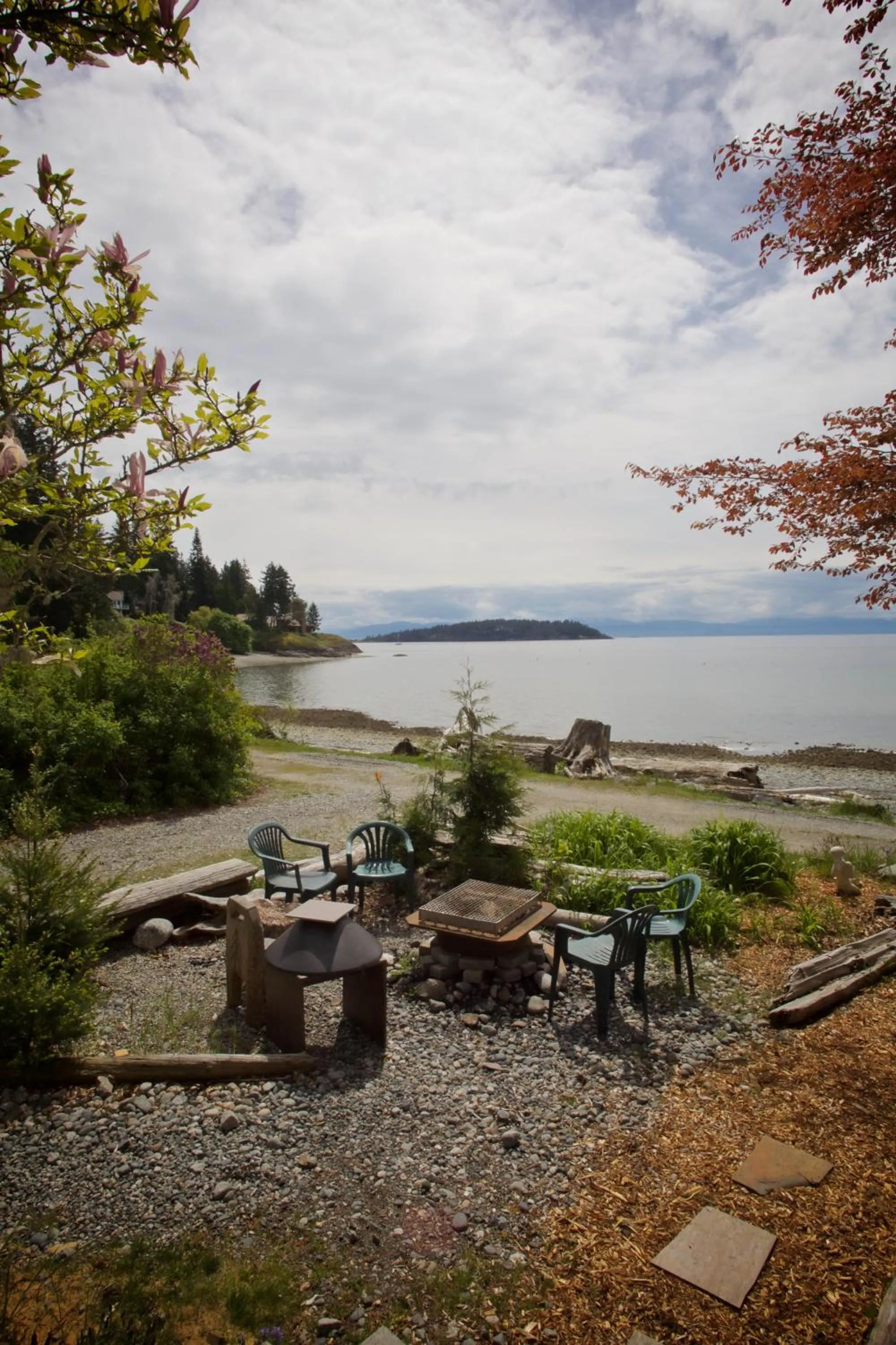 Halfmoon Haven Beach Cottage or Oceanview Suite