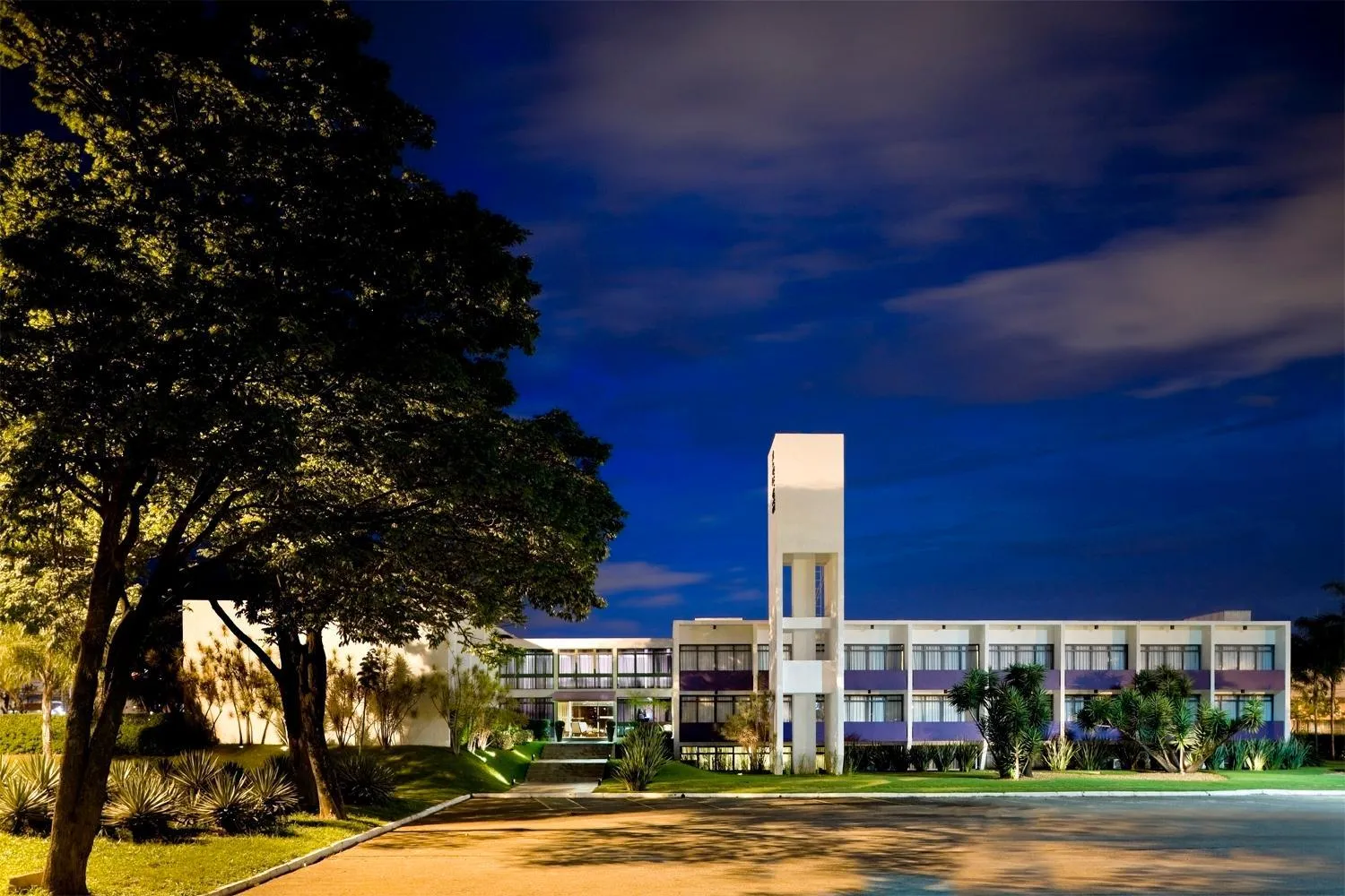 Facade/entrance in Sia Park Executive Hotel