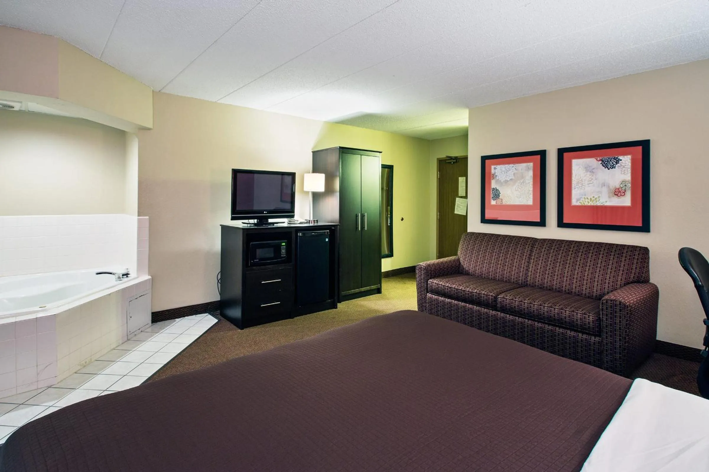 Seating area, Bed in AmericInn by Wyndham Ham Lake