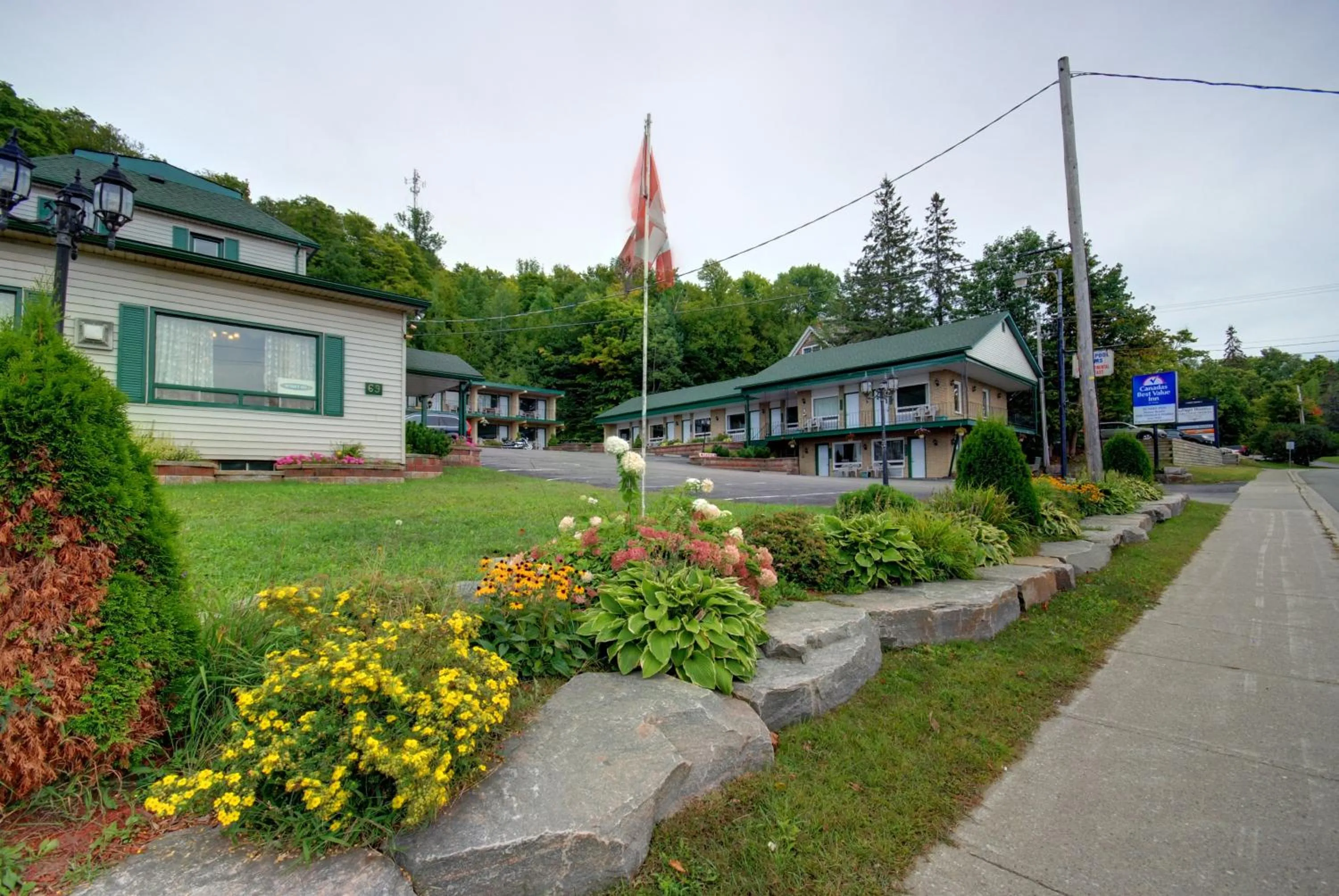Facade/entrance in Knights Inn Huntsville