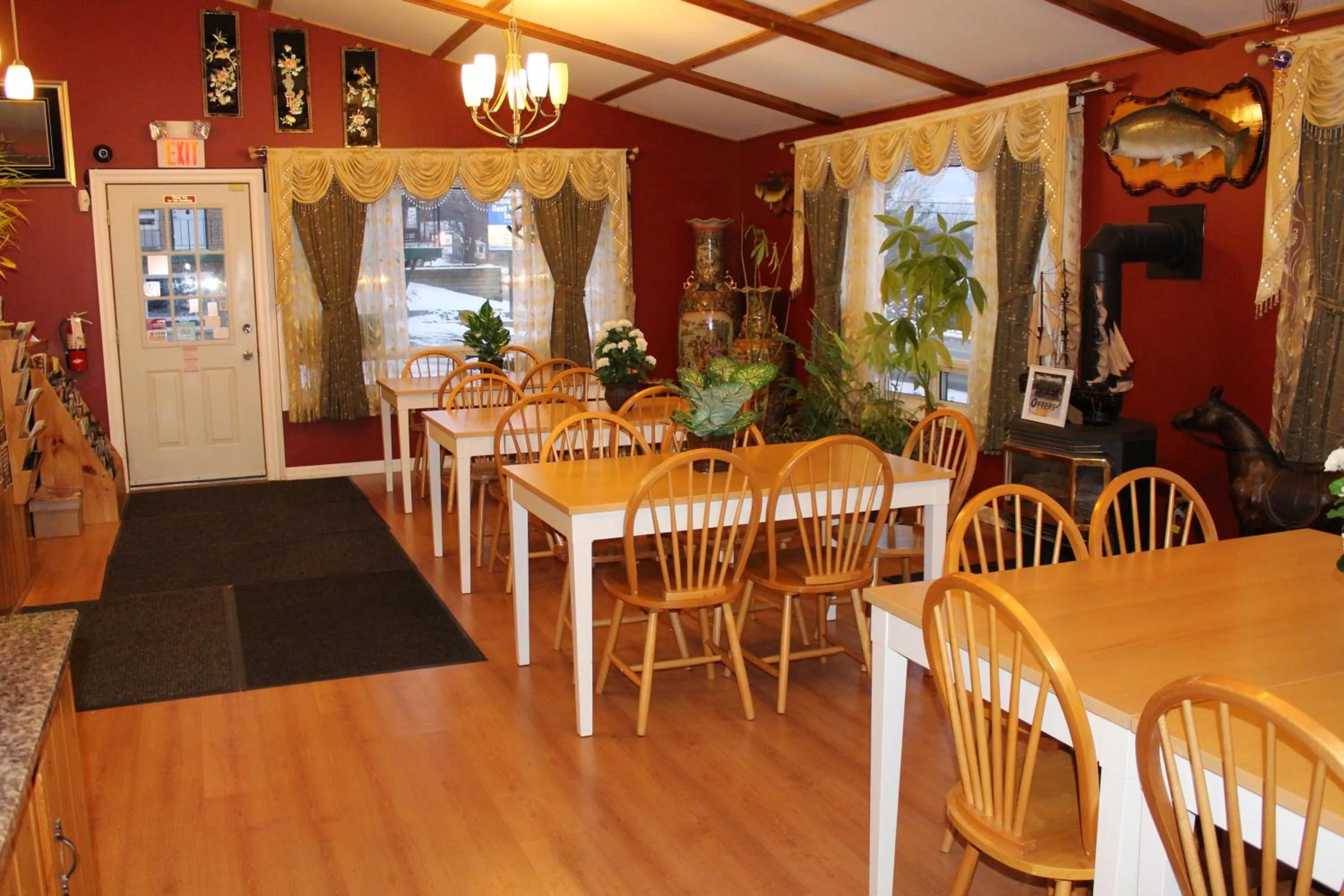 Restaurant/places to eat in Knights Inn Huntsville