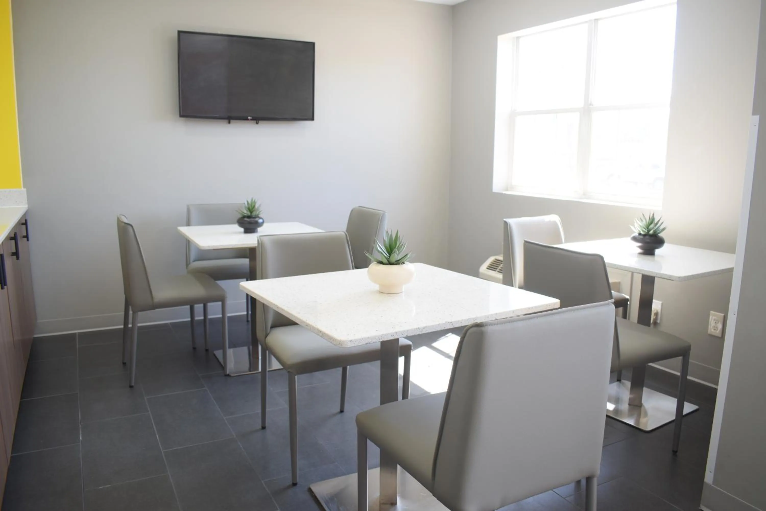 Seating area in Microtel Inn & Suites by Wyndham Norcross