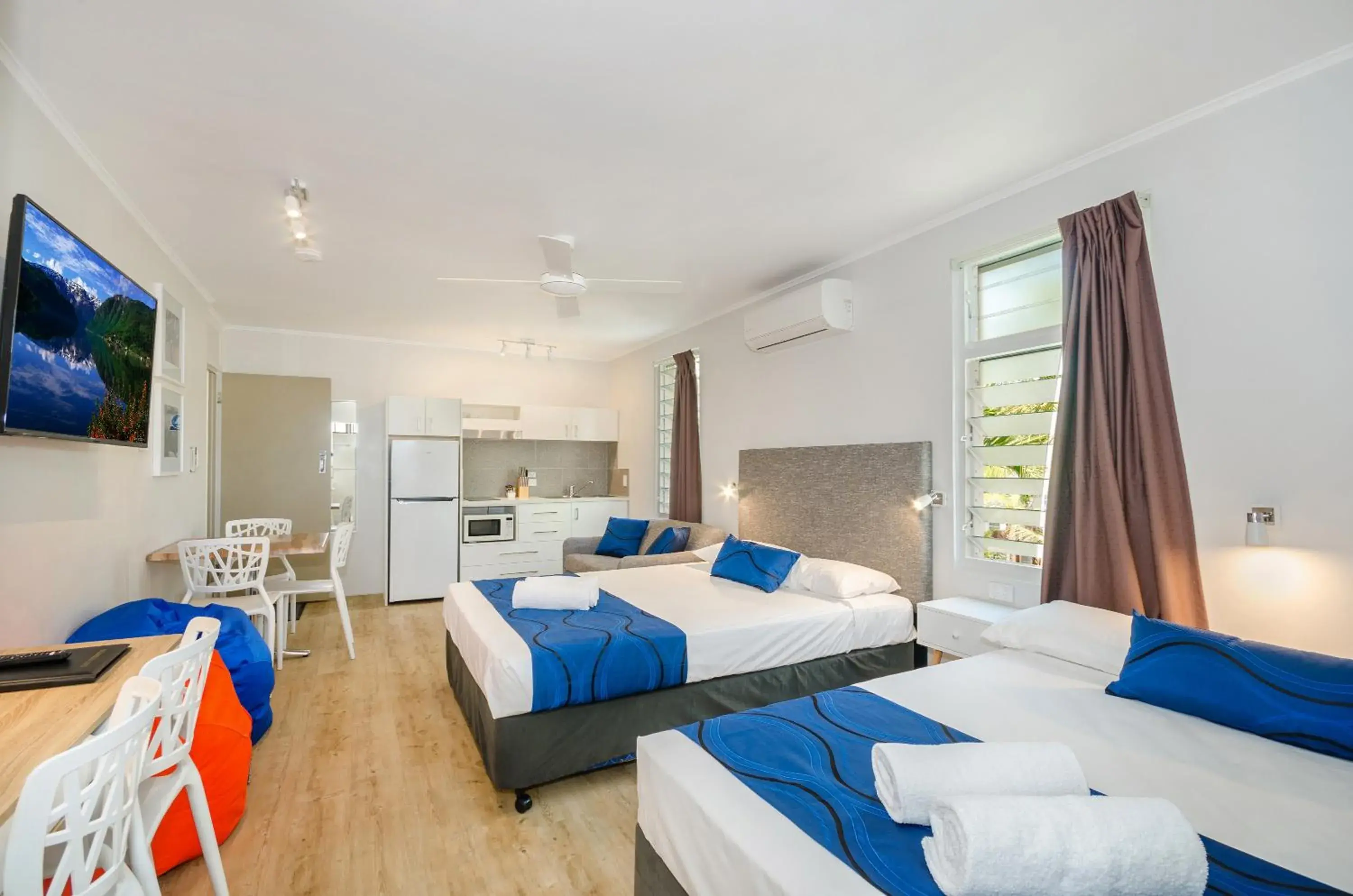 Self-Contained Large Twin Studio in Beach House Motel Self-Contained Large Twin Studio in Beach House Motel