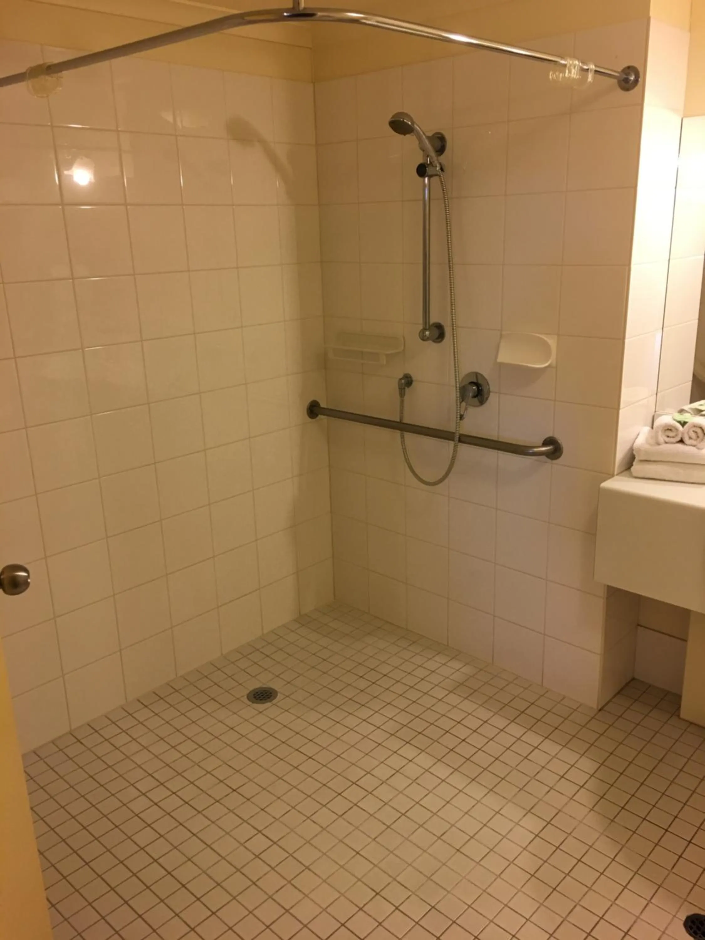 Bathroom in Hopkins House Motel and Apartments