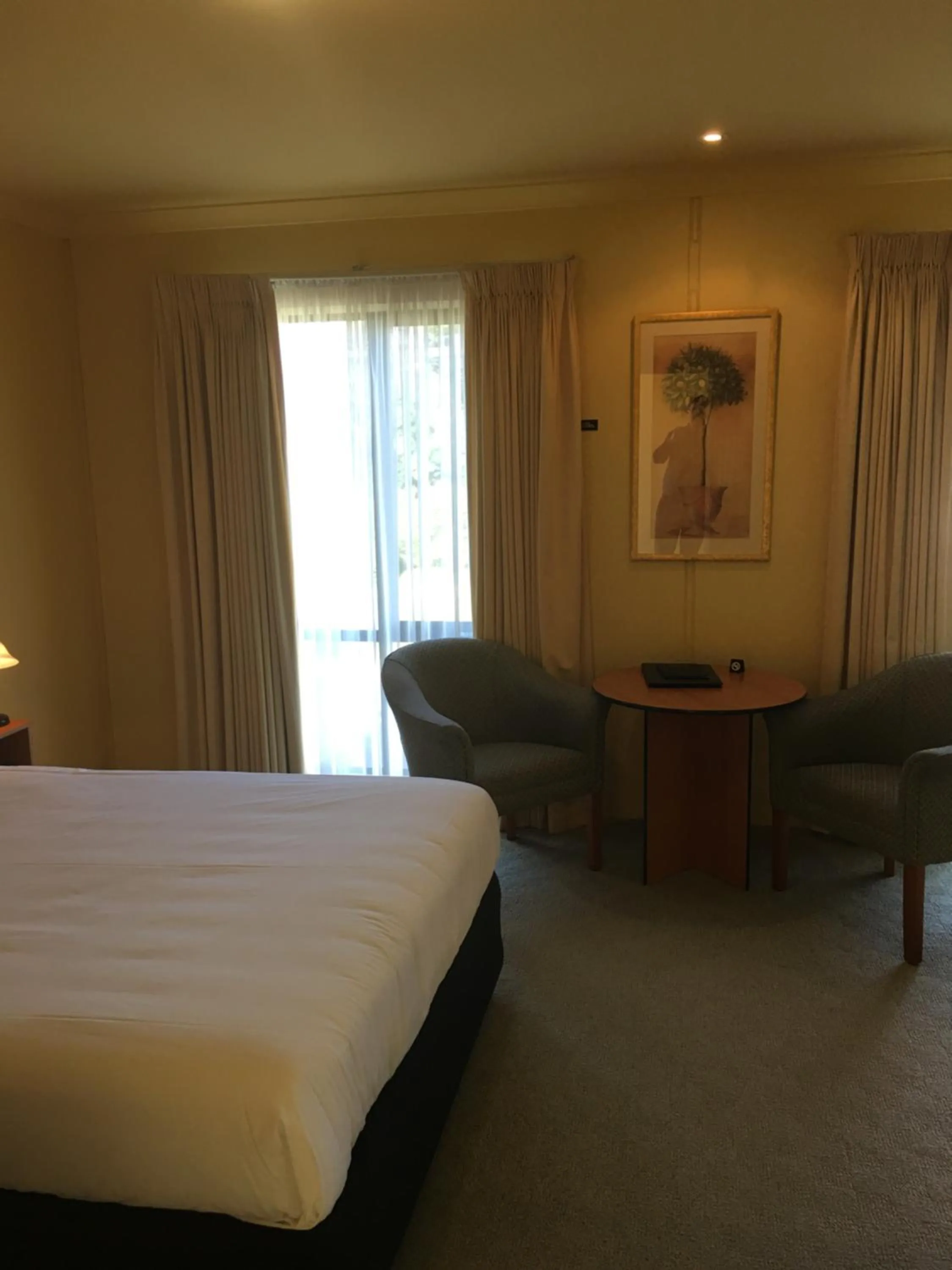 Photo of the whole room, Seating Area in Hopkins House Motel and Apartments