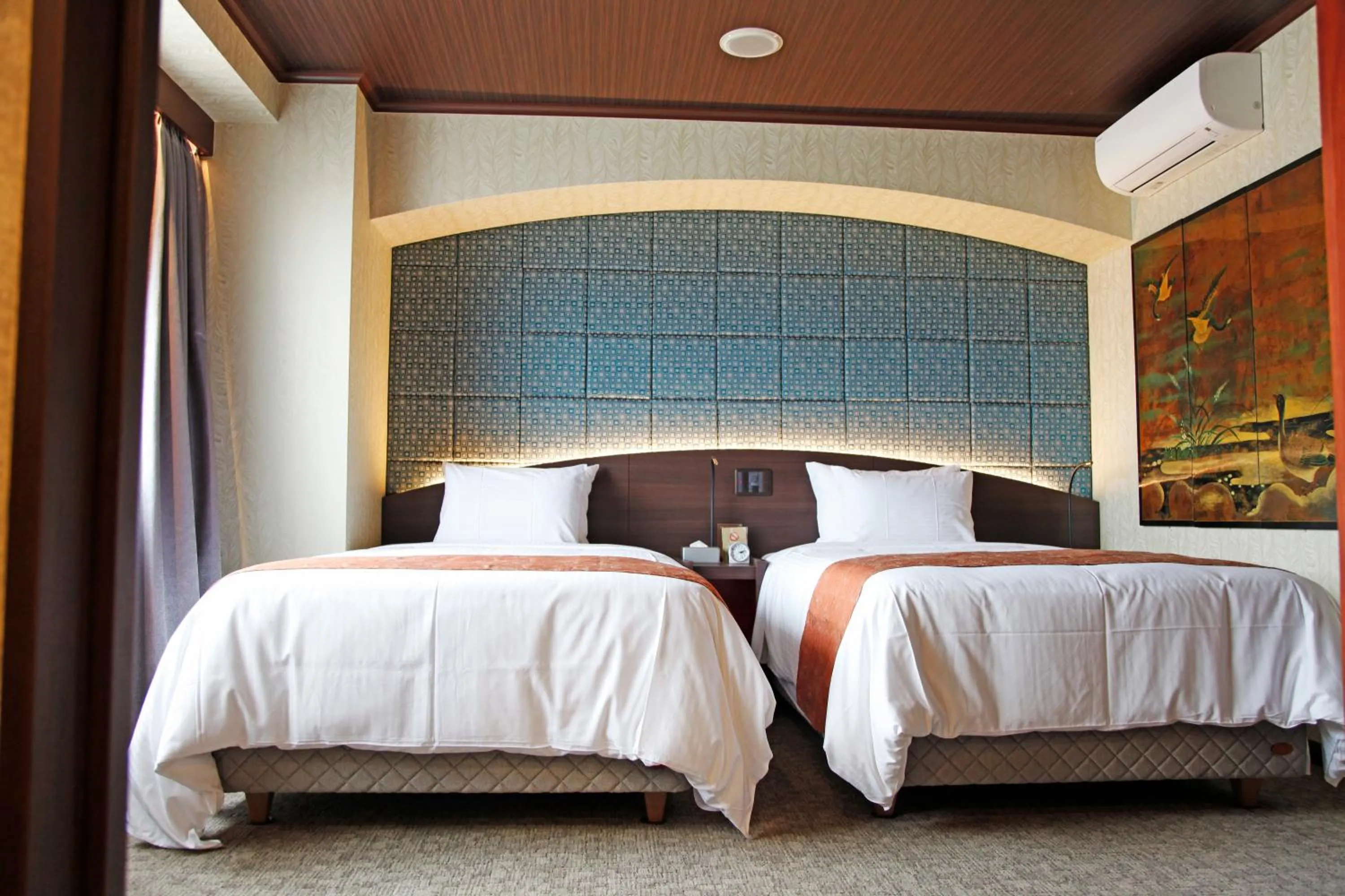 Bed in Hotel Palm Royal Resort Kokusai Street