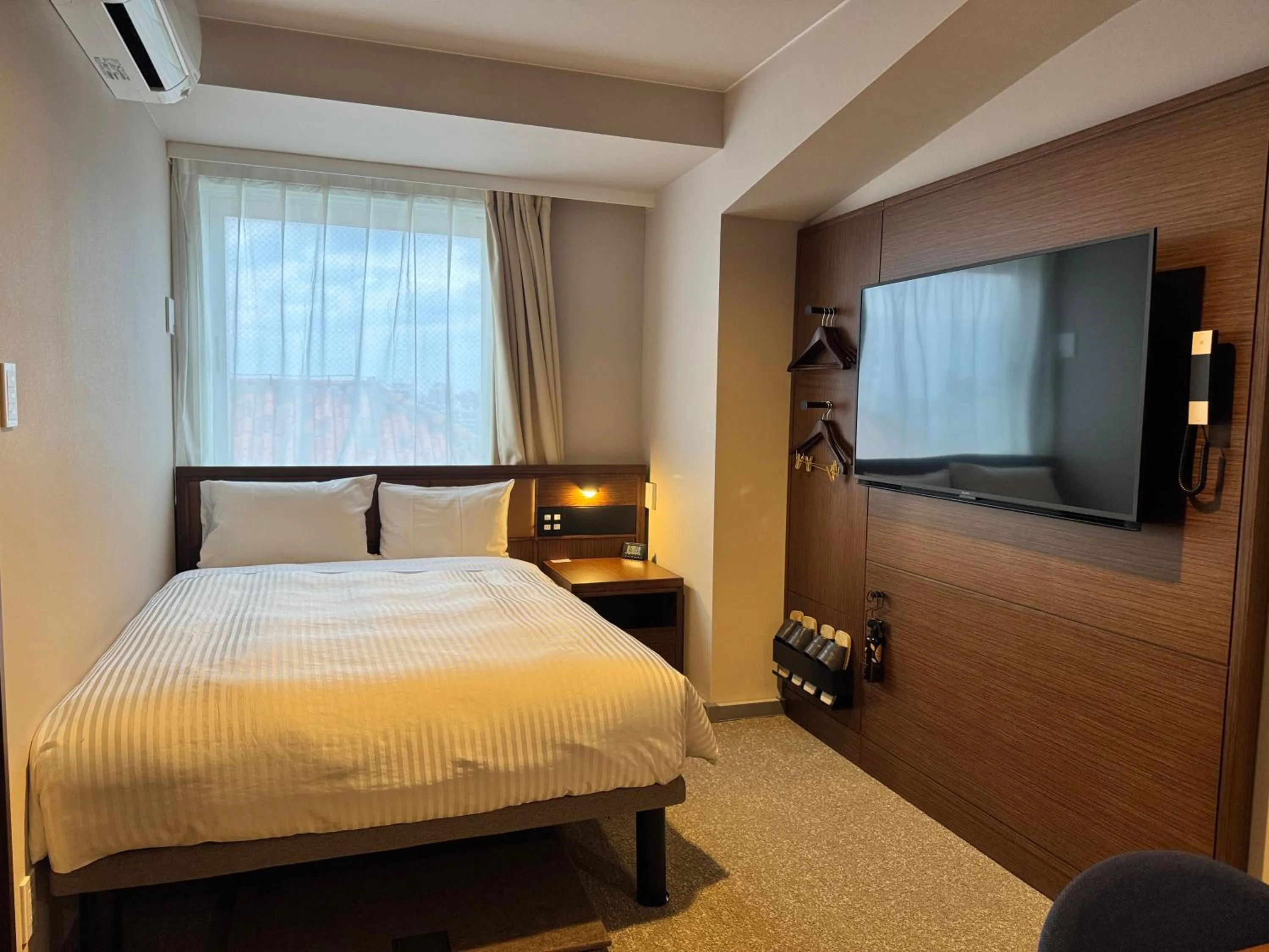 Photo of the whole room, Bed in Hotel Palm Royal Resort Kokusai Street