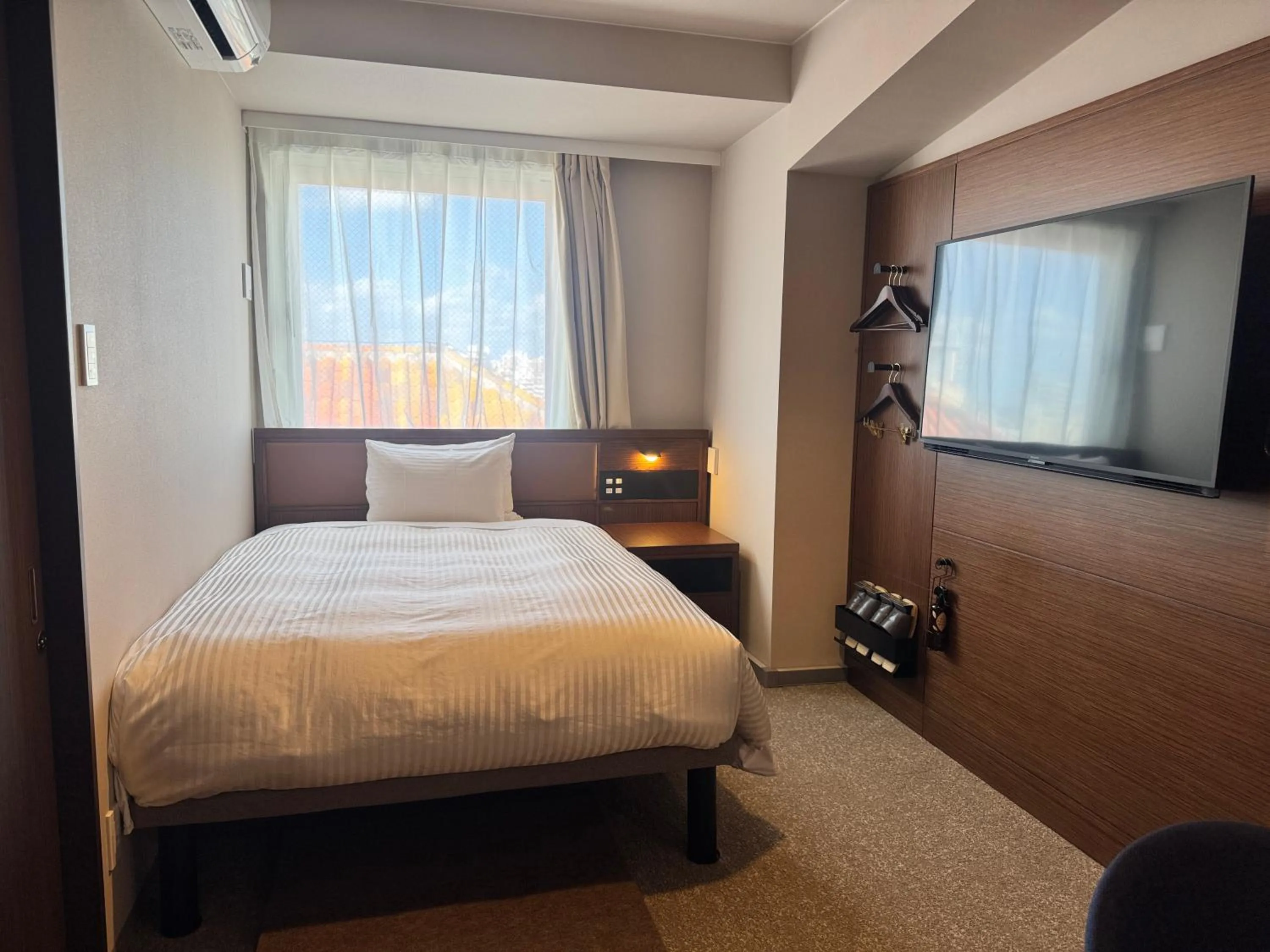 Photo of the whole room, Bed in Hotel Palm Royal Resort Kokusai Street