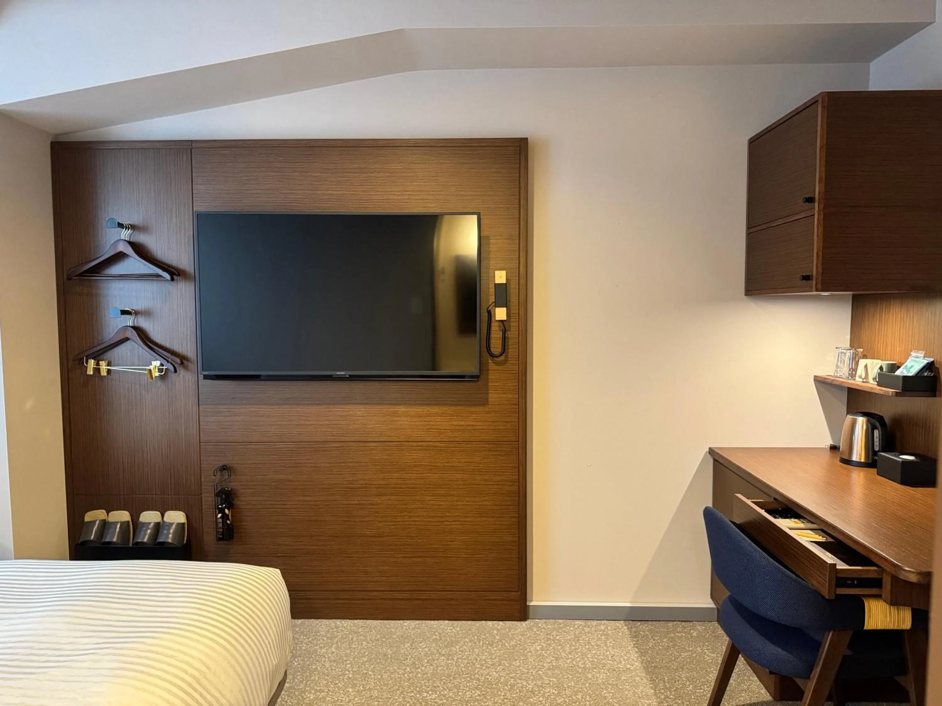 Photo of the whole room, Bed in Hotel Palm Royal Resort Kokusai Street