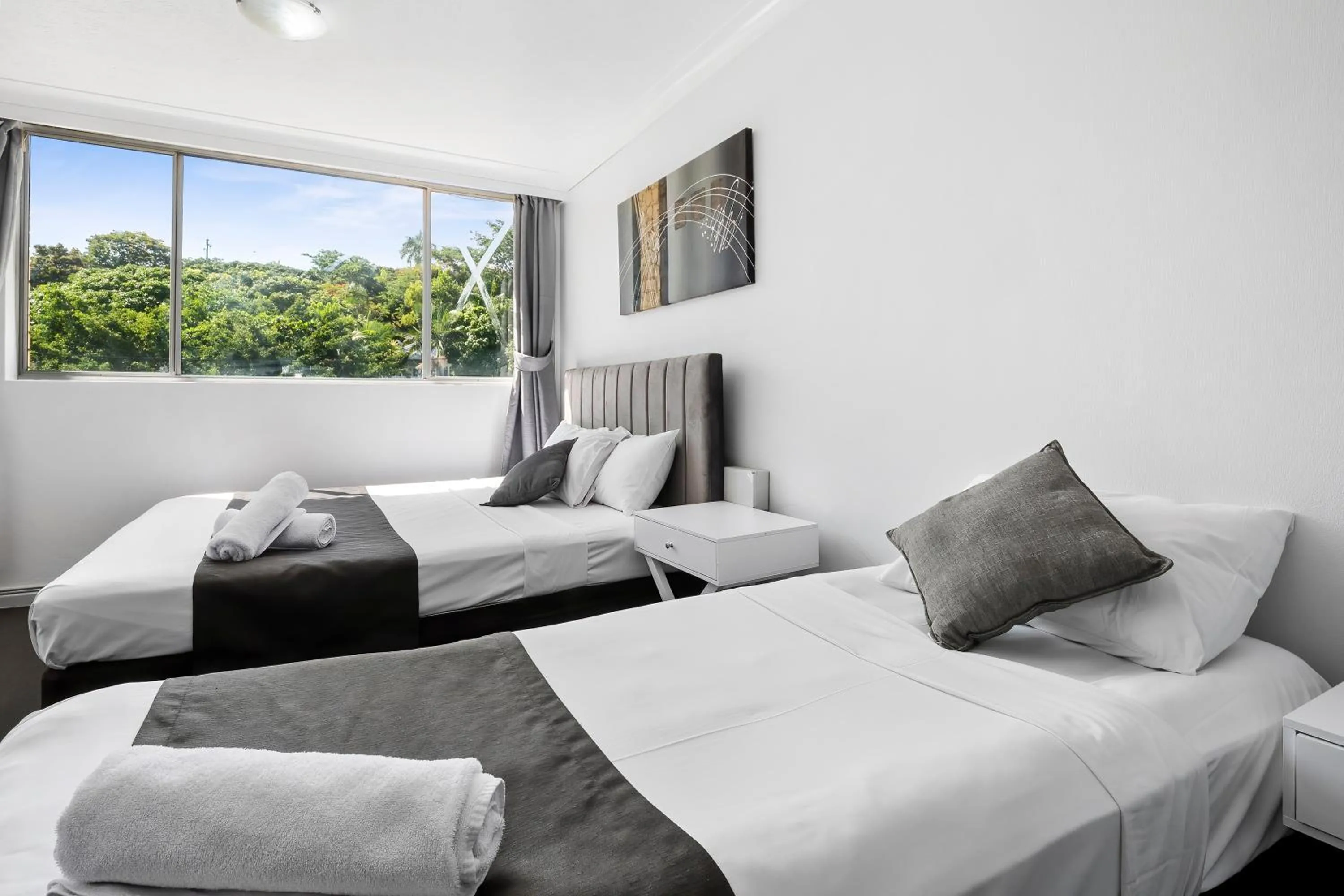 Bedroom, Bed in The Robert Towns