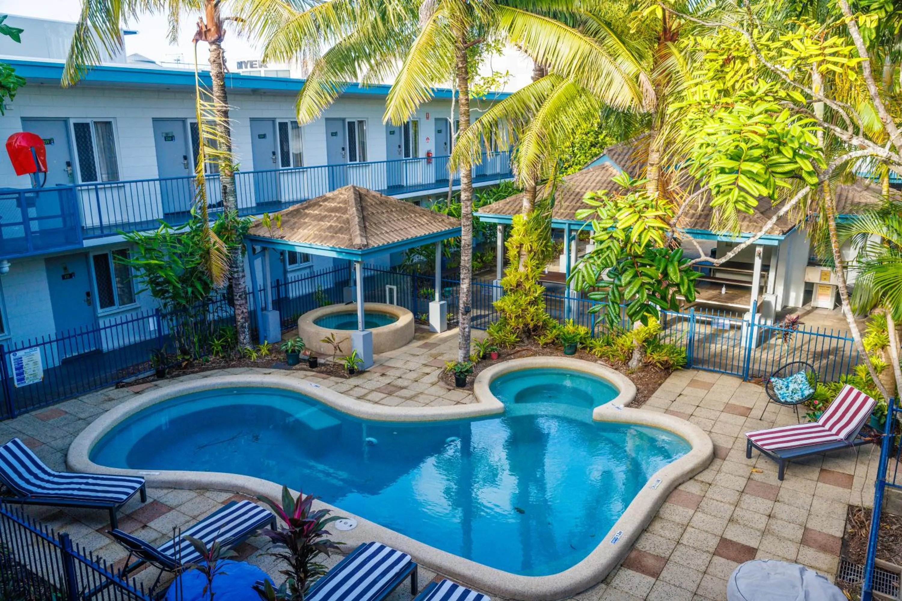 Swimming pool in YHA Cairns Central