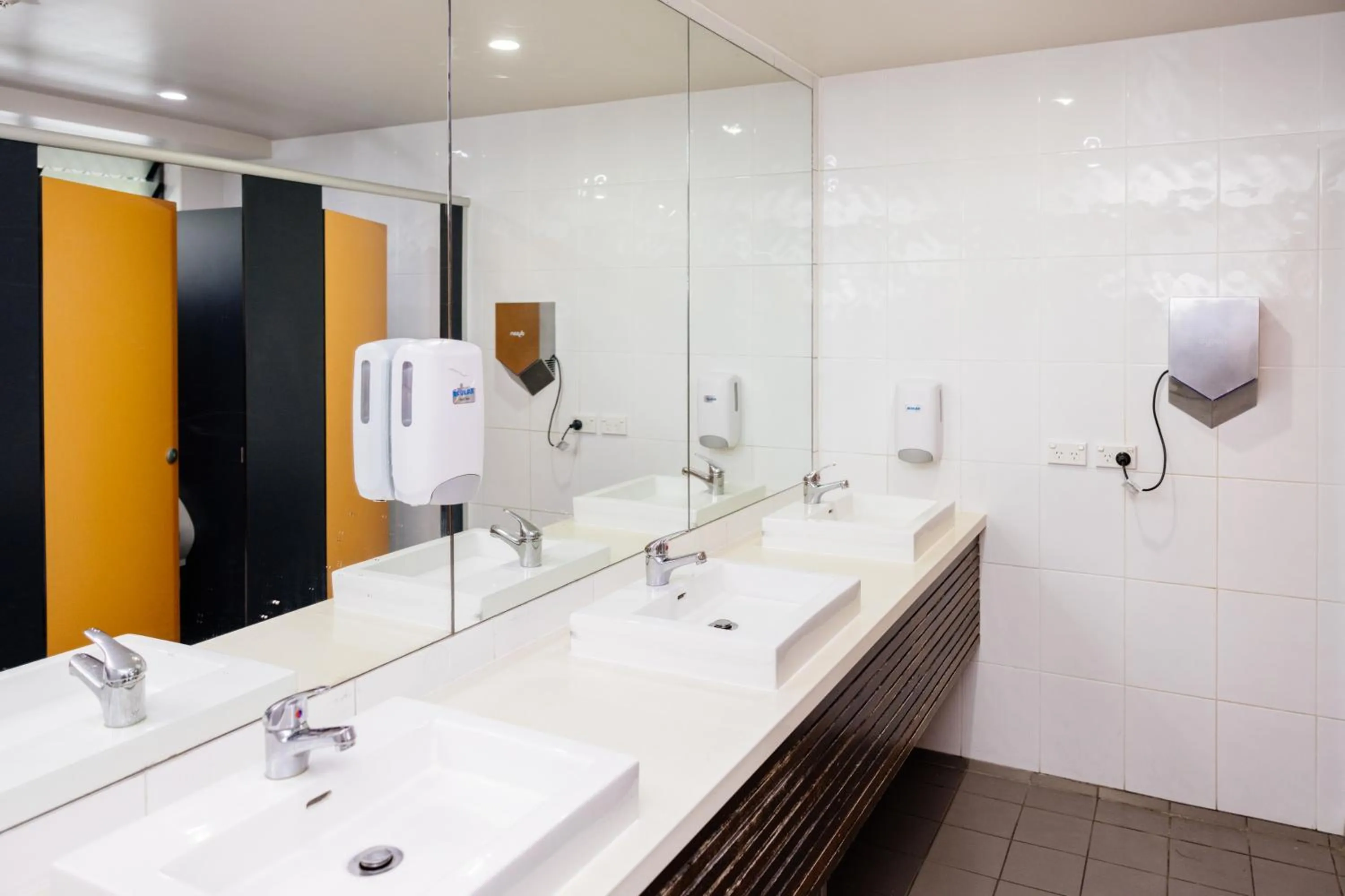 Bathroom in YHA Byron Bay