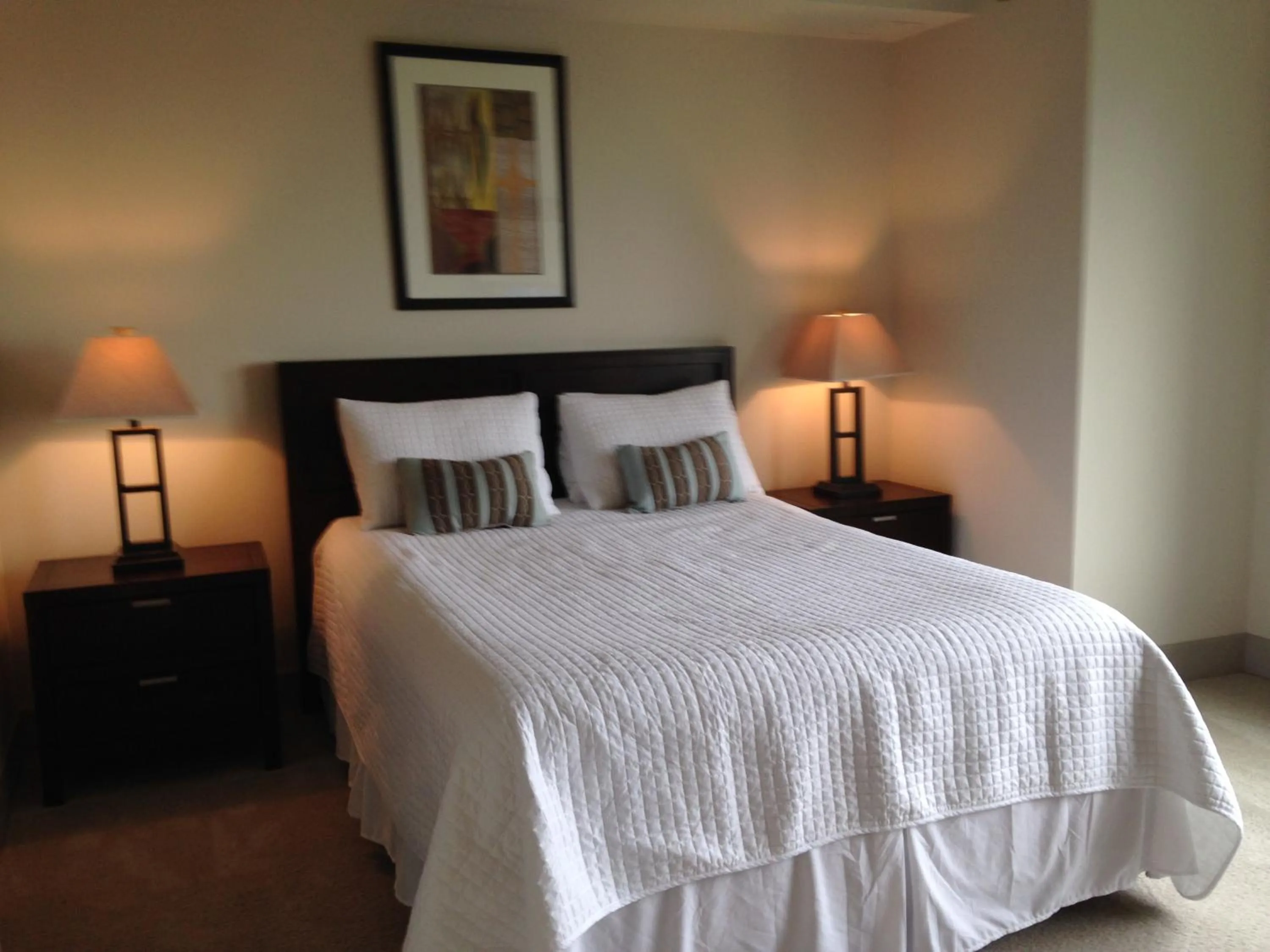 Living room, Bed in National at Tysons Corner
