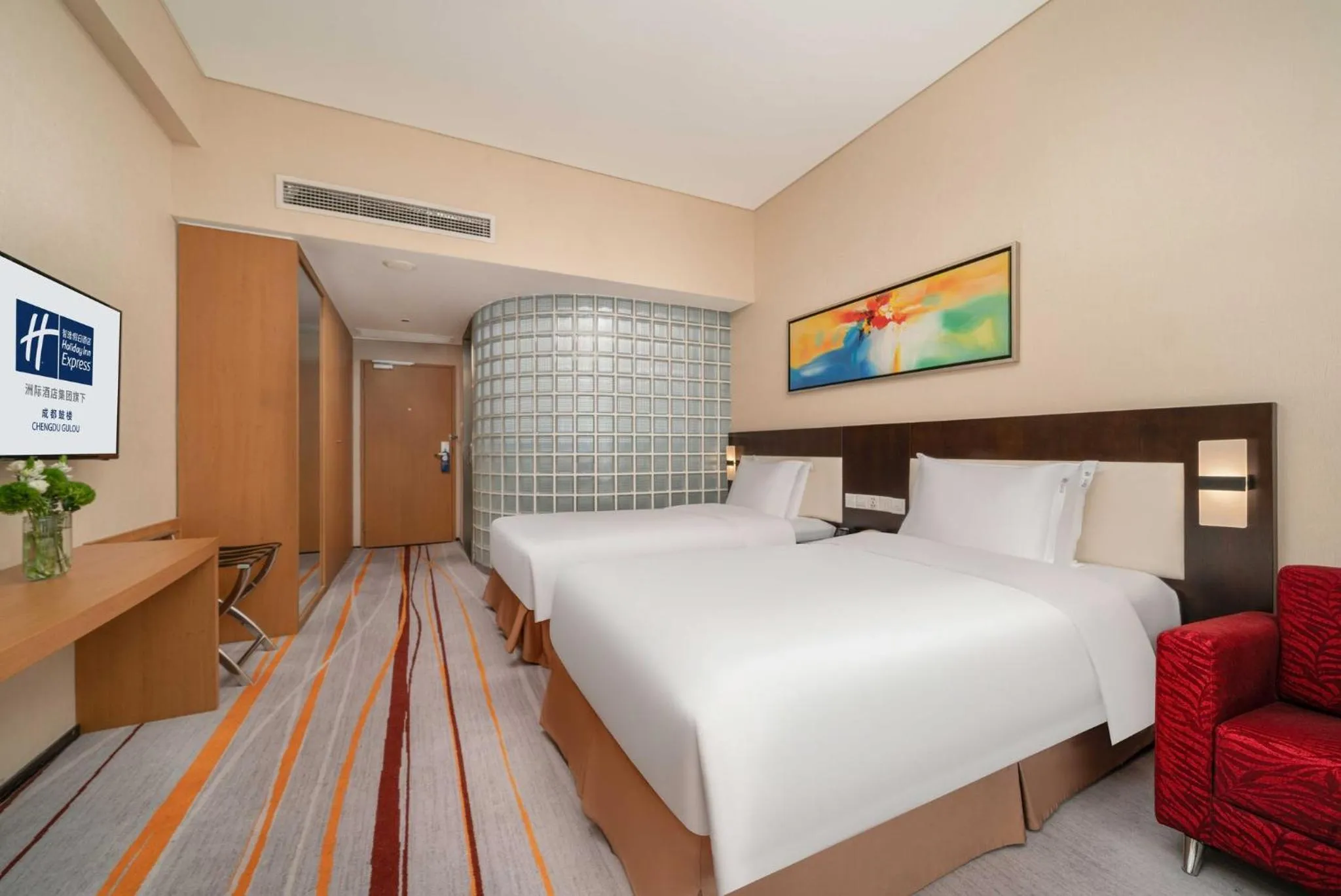 Photo of the whole room, Bed in Holiday Inn Express Chengdu Gulou-Tianfu Square Chunxi Road Branch