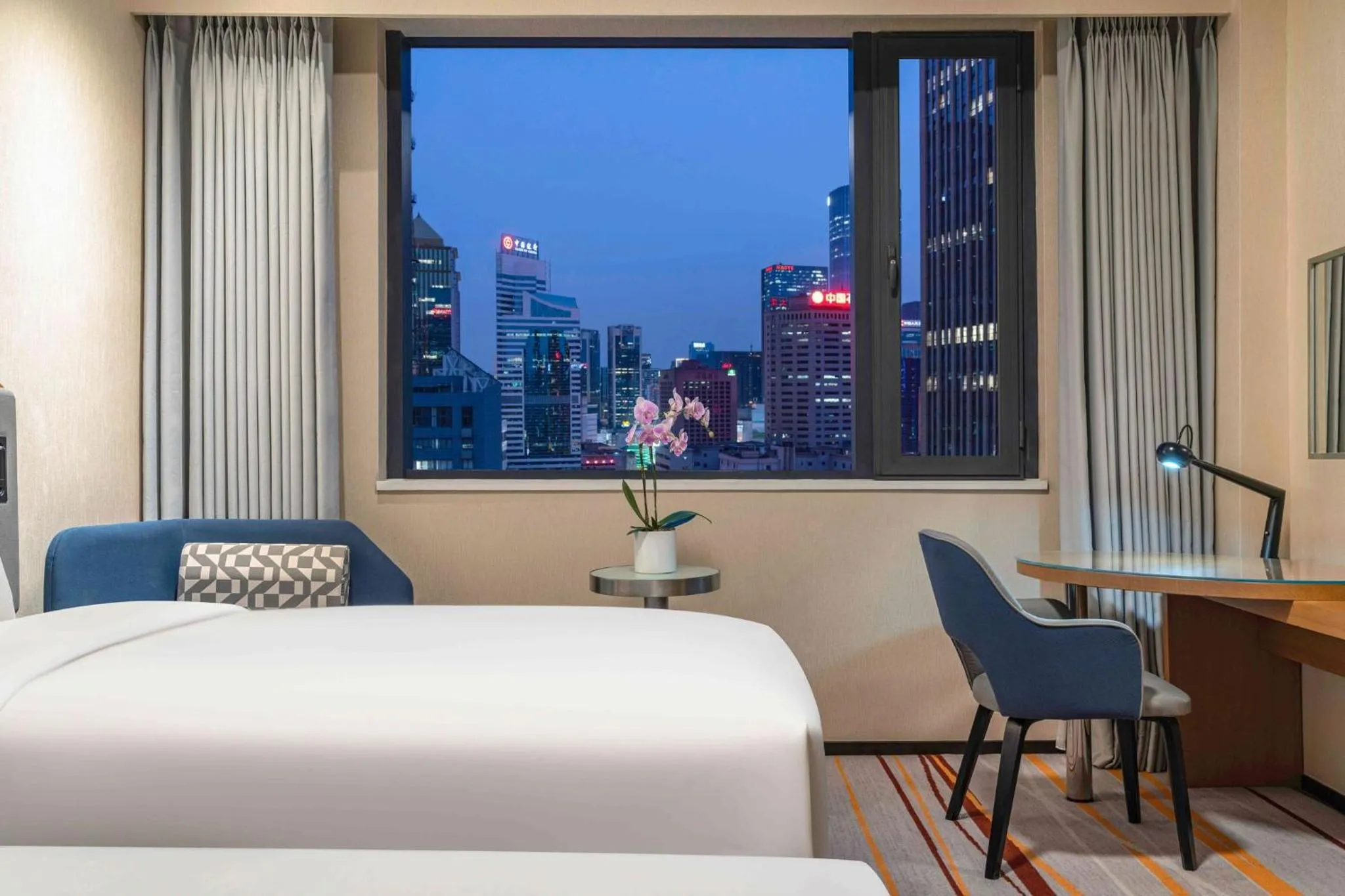 Photo of the whole room, Bed in Holiday Inn Express Chengdu Gulou-Tianfu Square Chunxi Road Branch