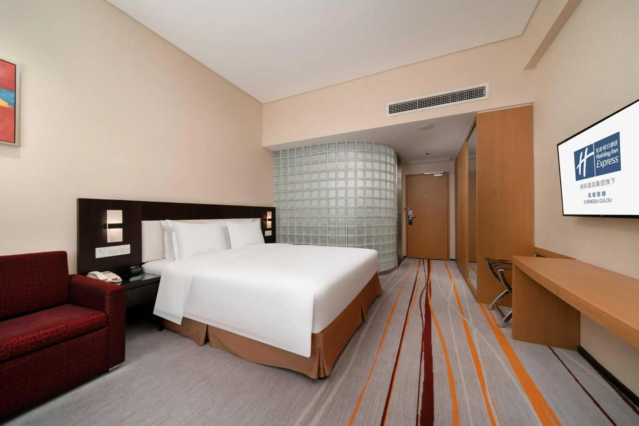 Photo of the whole room, Bed in Holiday Inn Express Chengdu Gulou-Tianfu Square Chunxi Road Branch