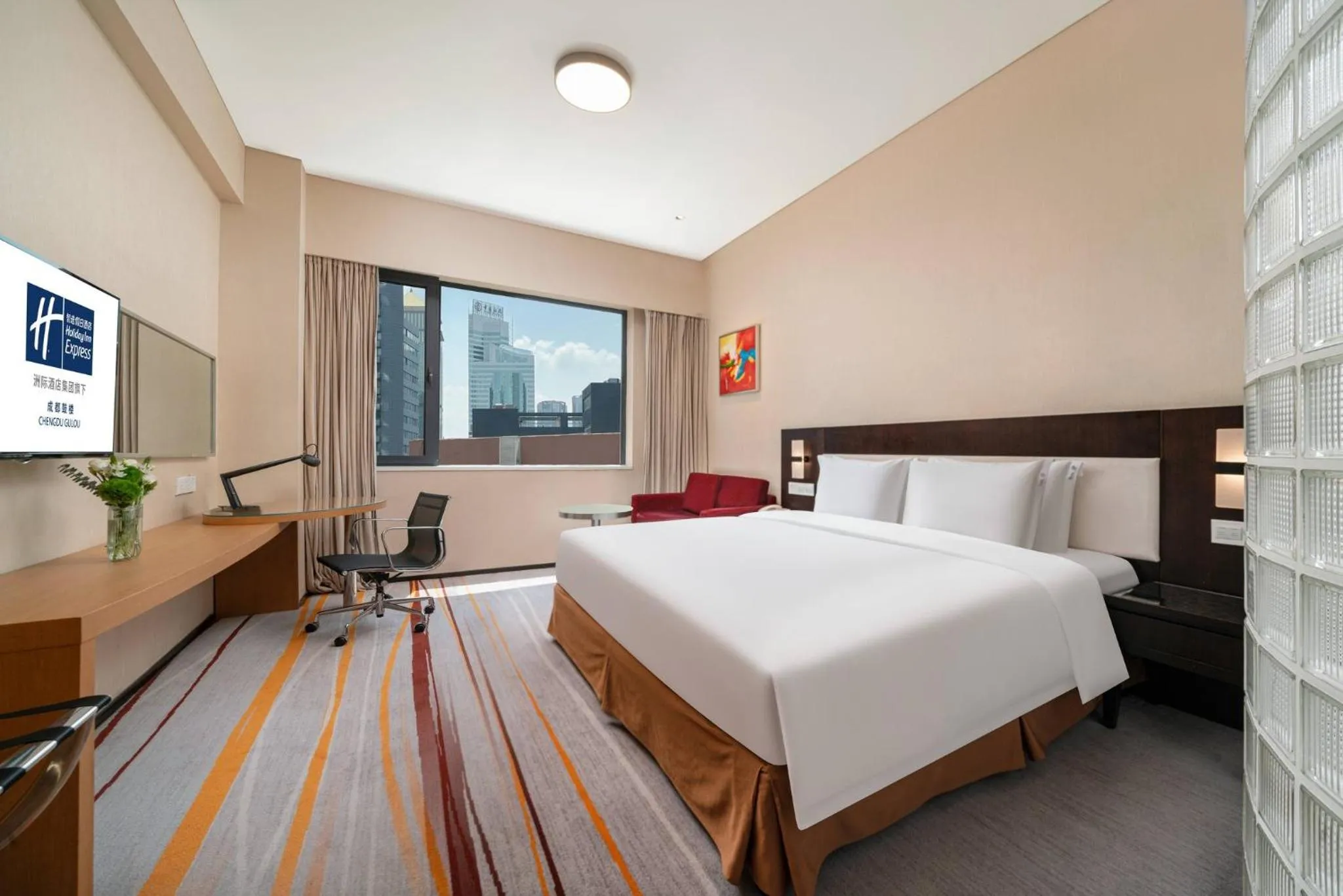 Photo of the whole room, Bed in Holiday Inn Express Chengdu Gulou-Tianfu Square Chunxi Road Branch