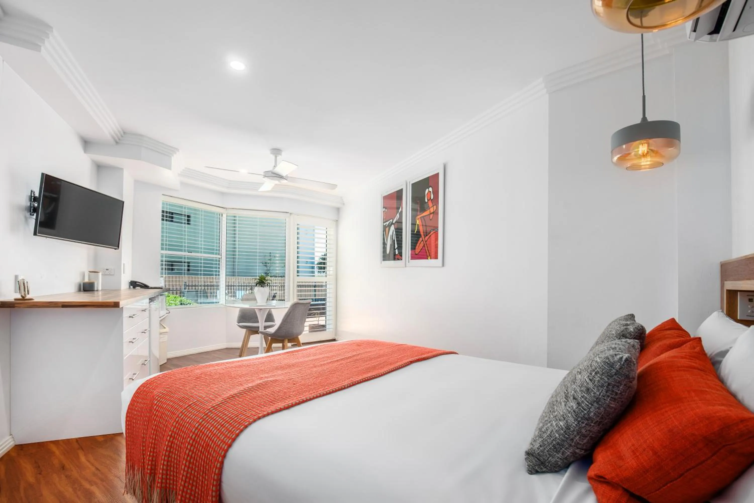 Balcony/Terrace, Bed in Watermark Resort Caloundra