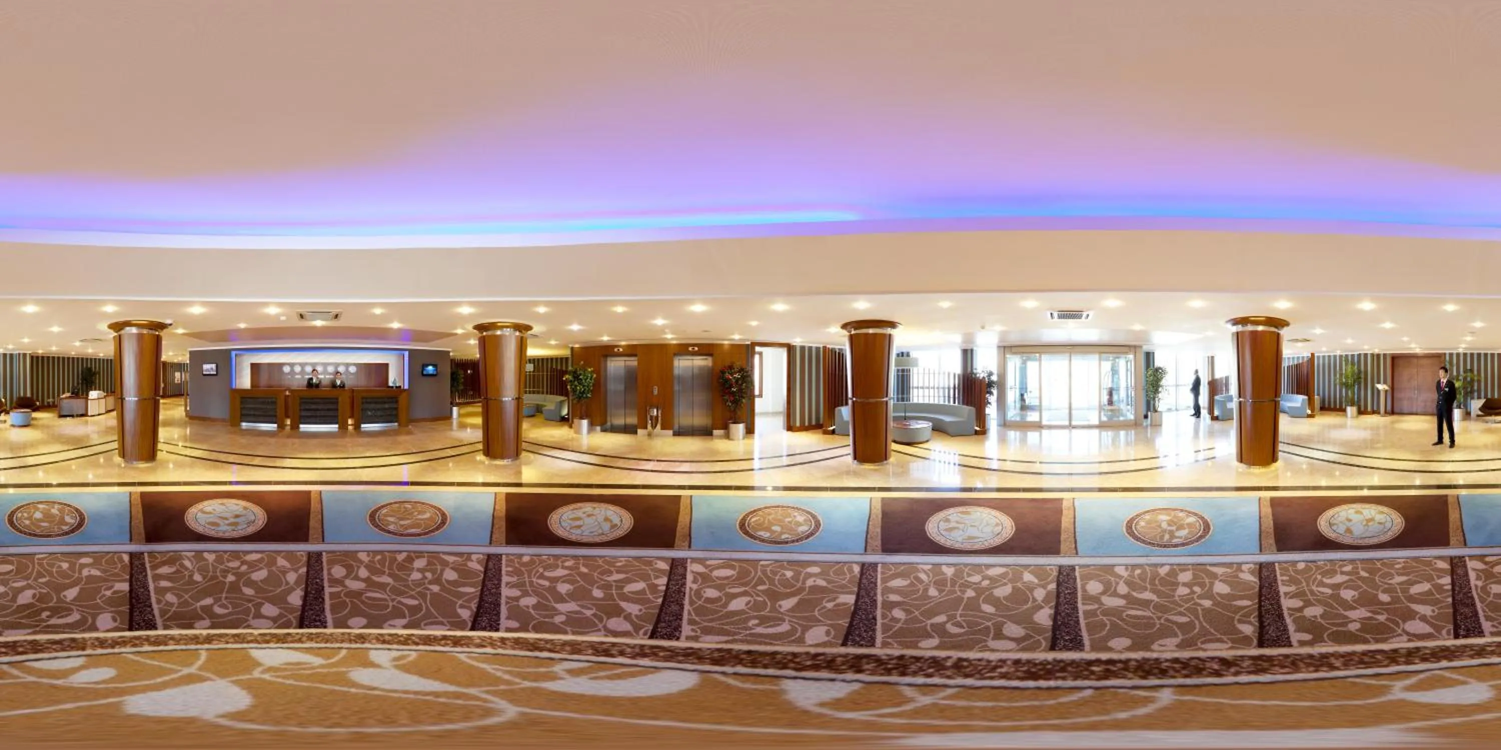 Facade/entrance in Grand Nur Plaza Hotel