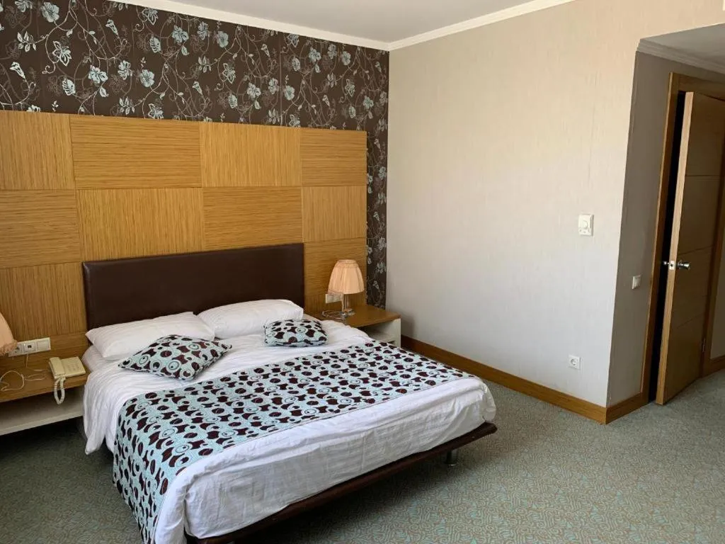 Grand Nur Plaza Hotel