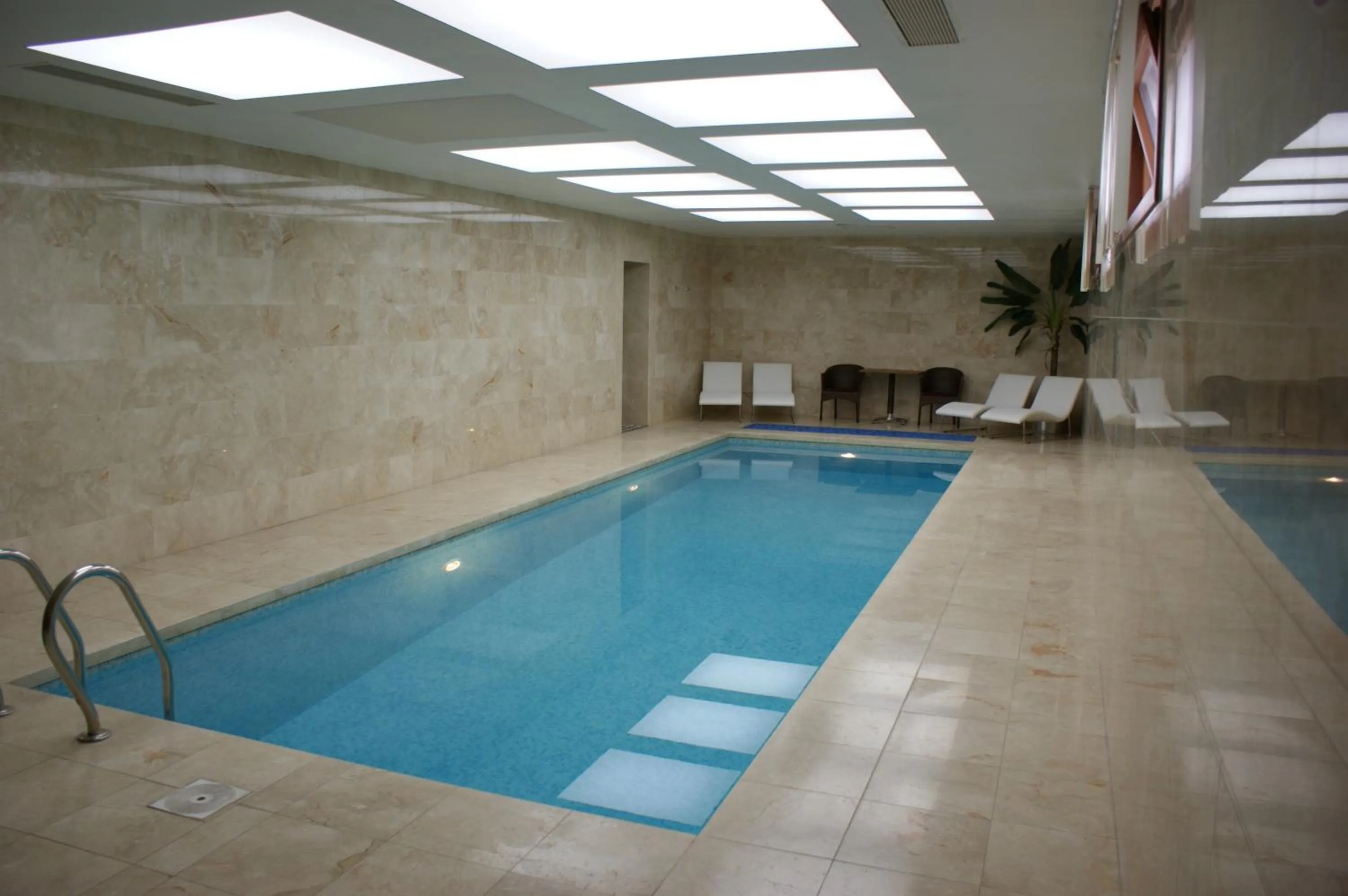 Restaurant/places to eat in Grand Nur Plaza Hotel