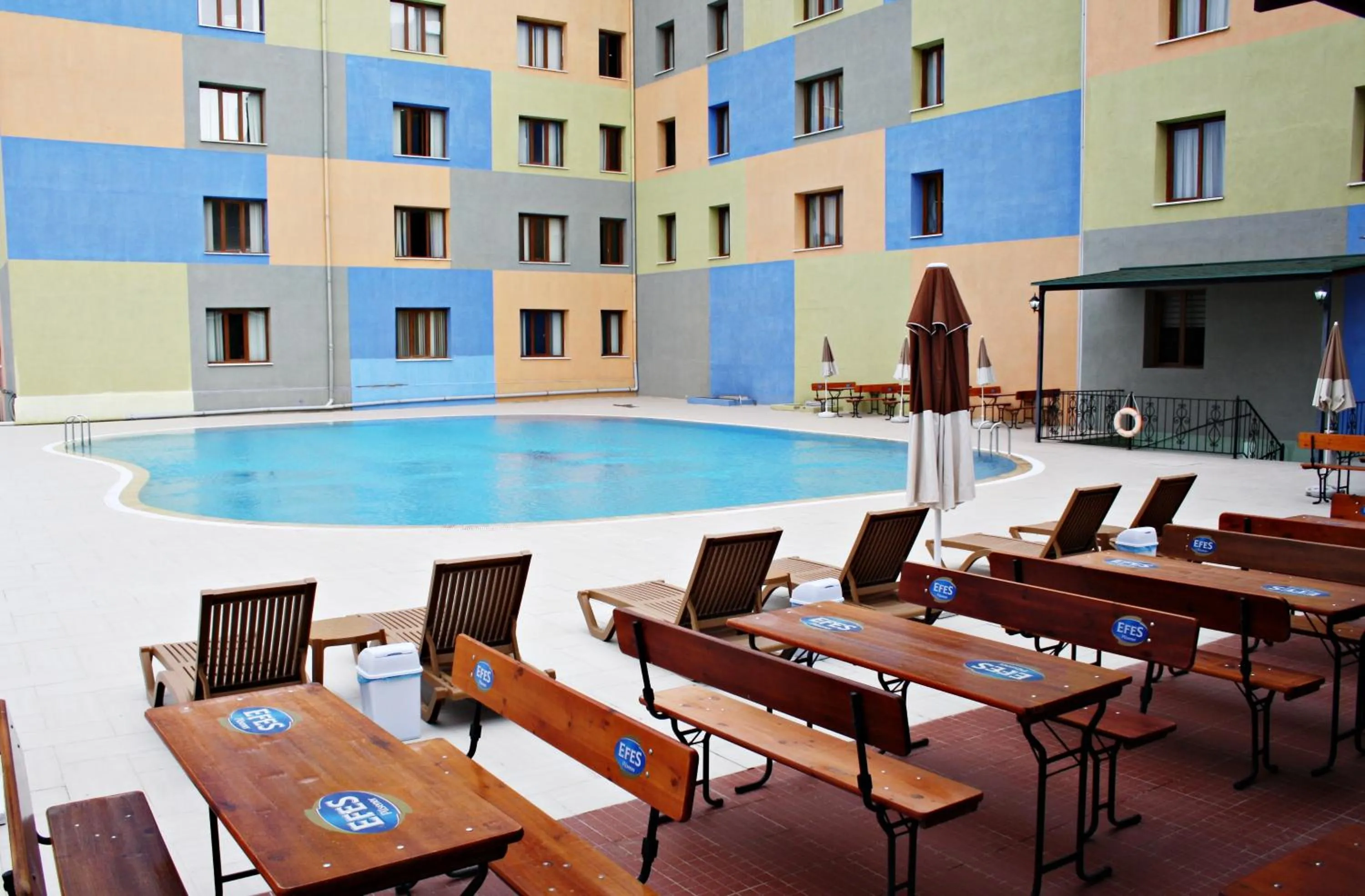 Swimming pool in Grand Nur Plaza Hotel