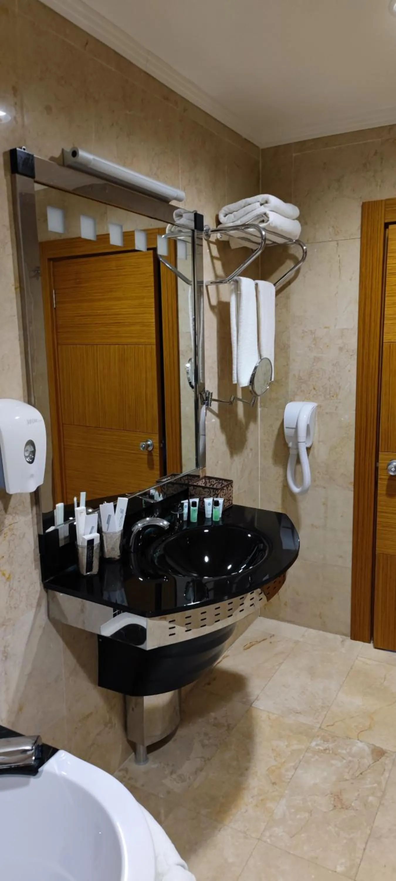Toilet in Grand Nur Plaza Hotel