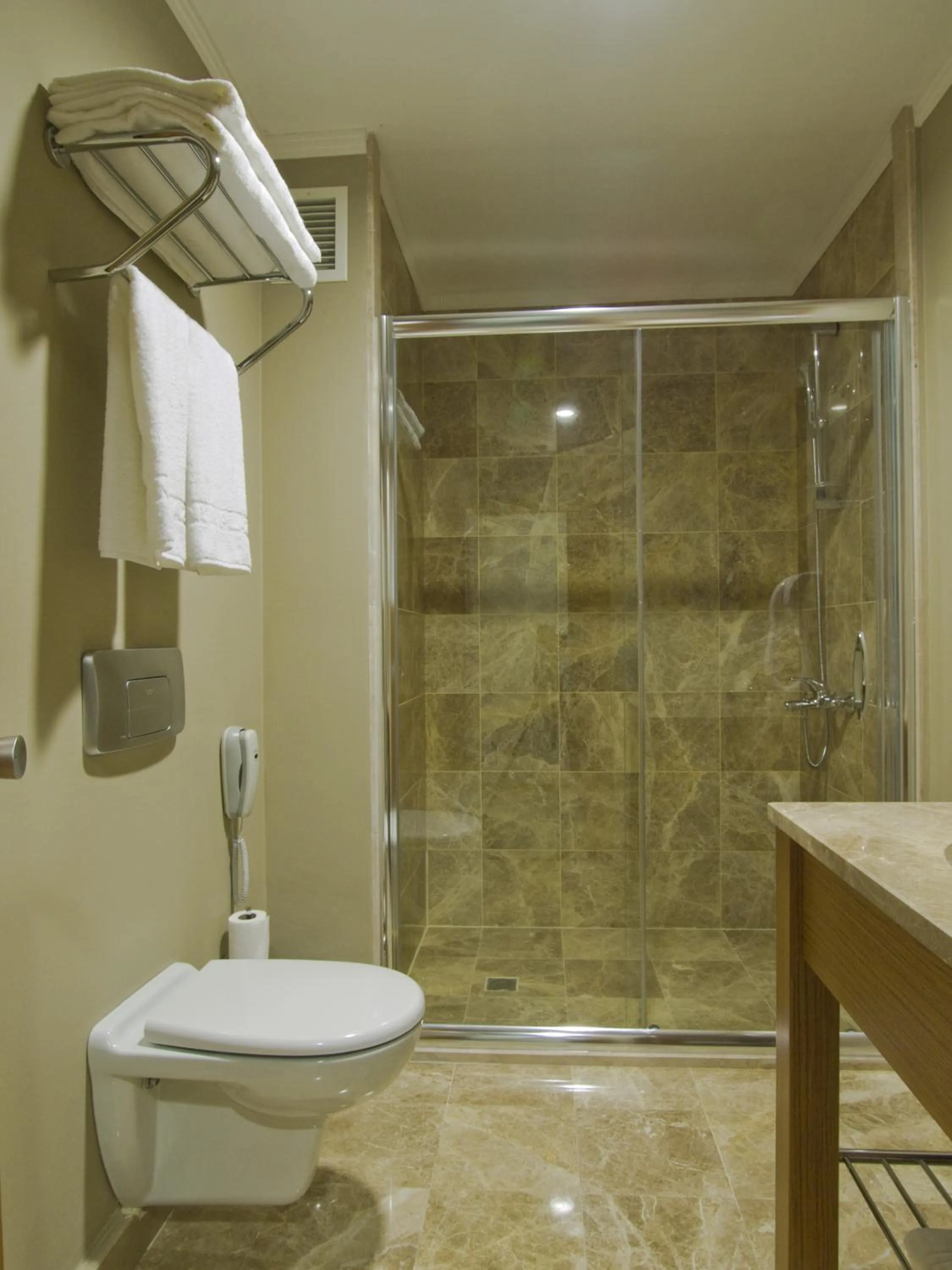 Shower in Grand Nur Plaza Hotel