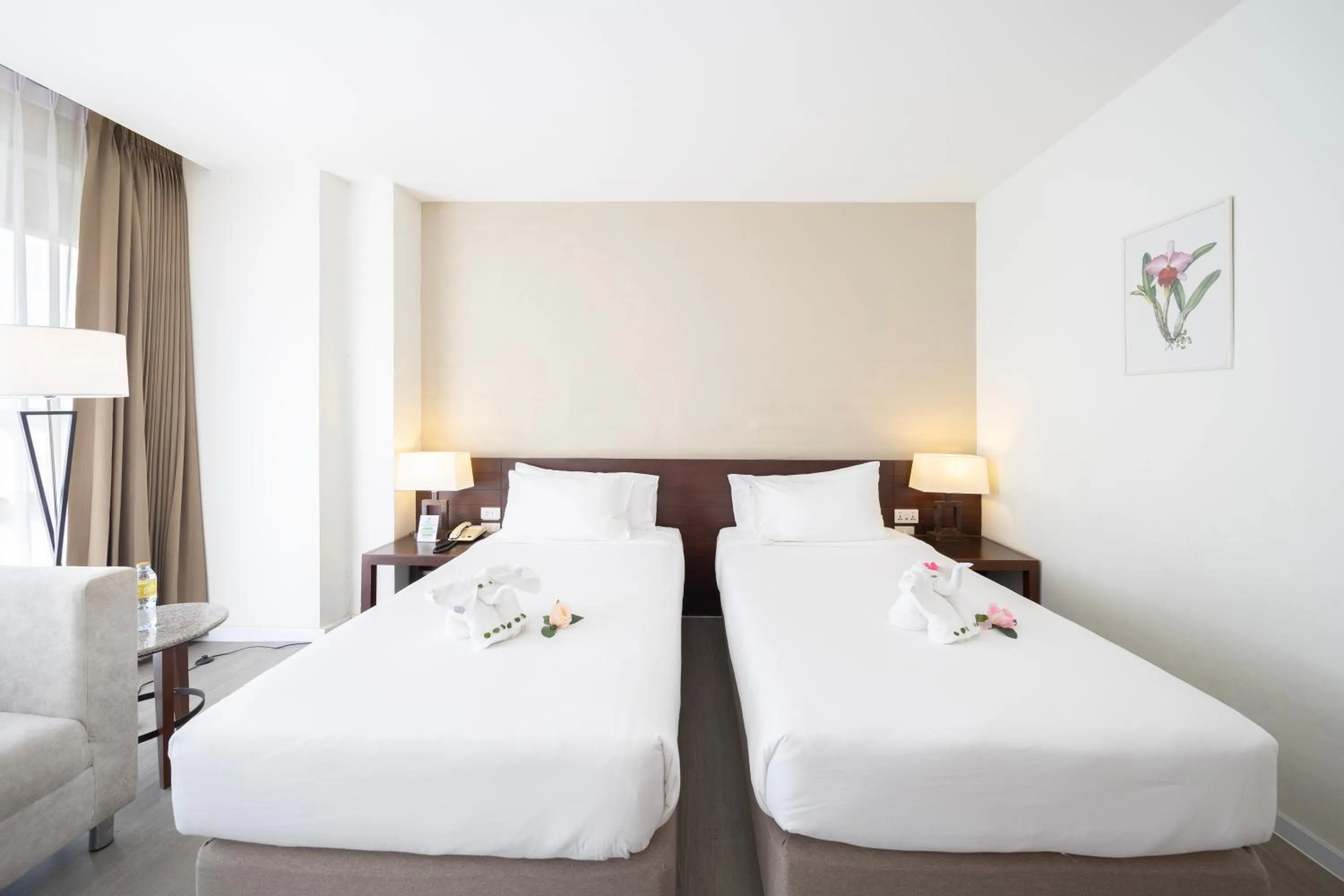 Bed in Golden Crown Grand Hotel