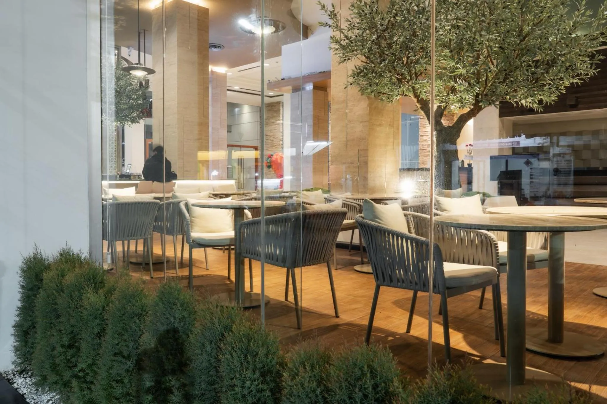 Golden Crown Grand Hotel