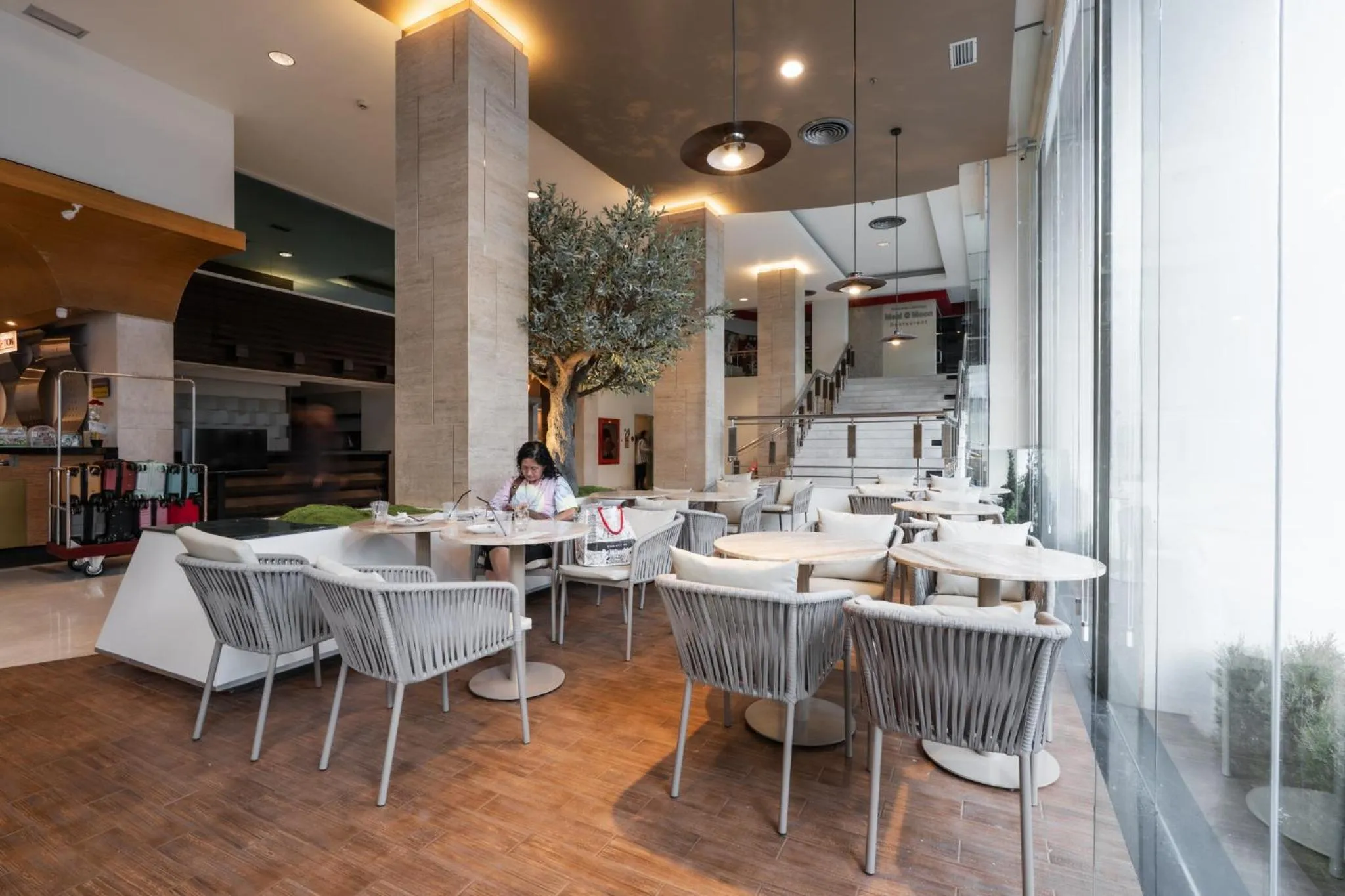 Golden Crown Grand Hotel