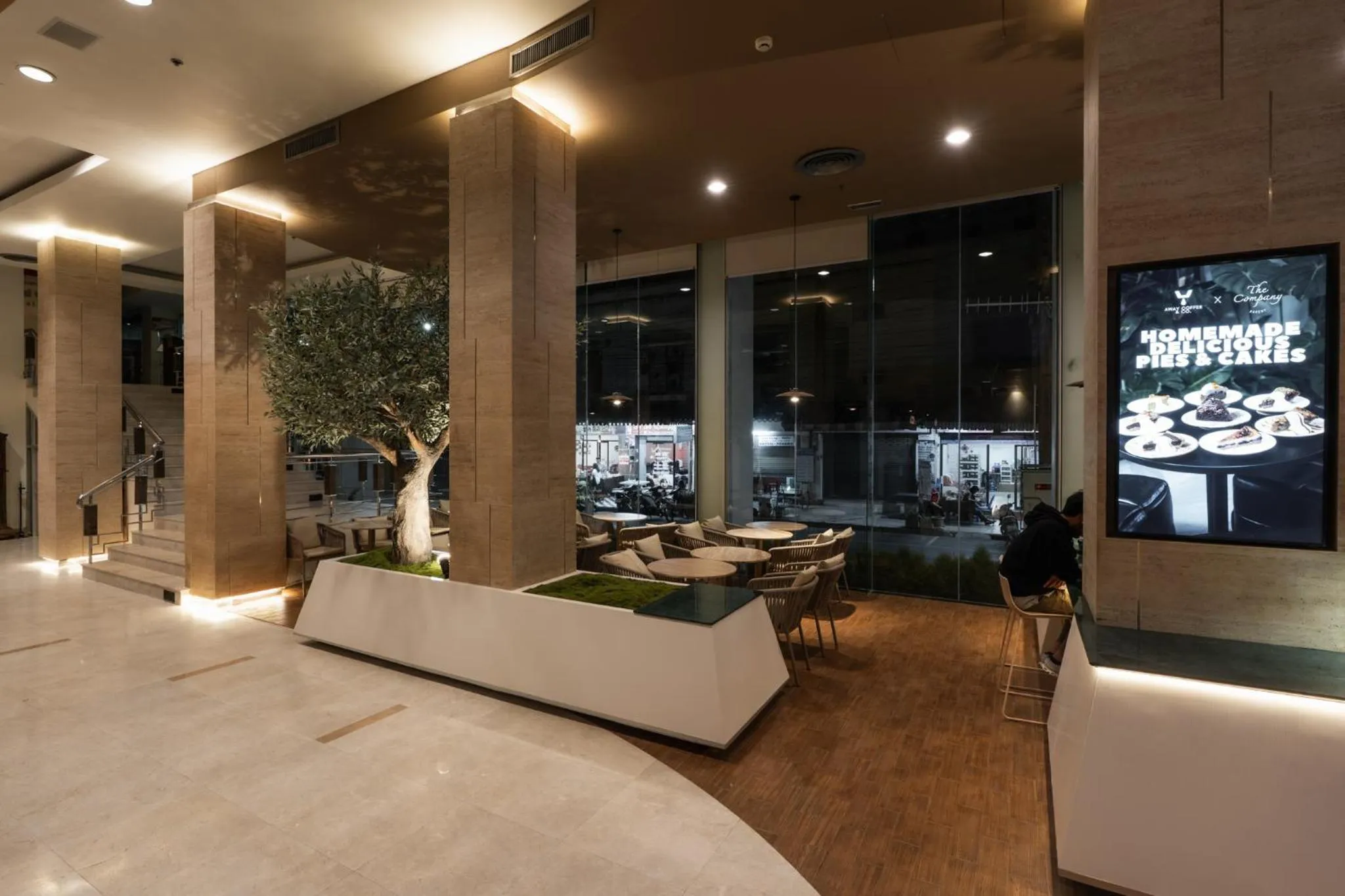 Golden Crown Grand Hotel