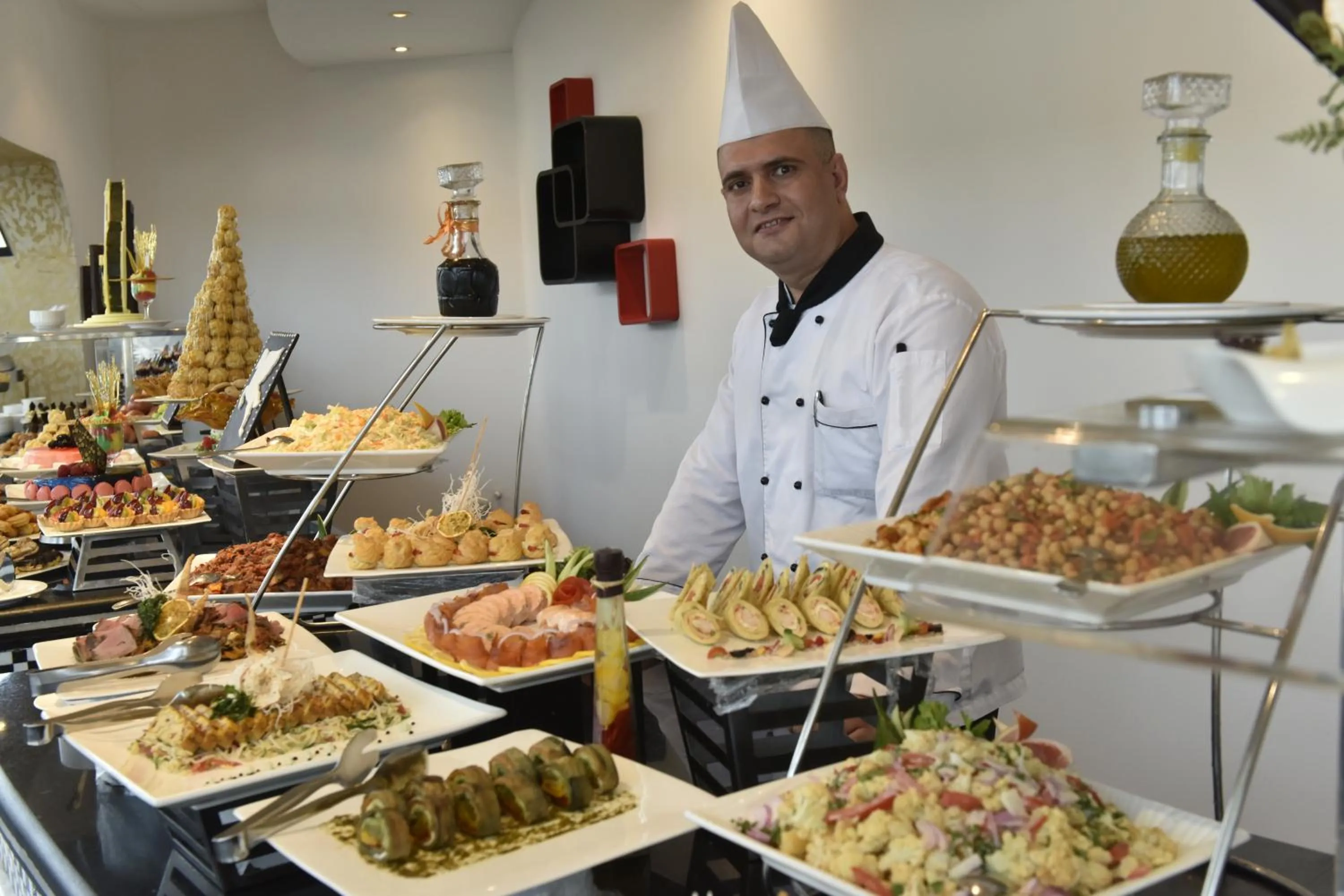 Restaurant/places to eat in Awaliv Hotel