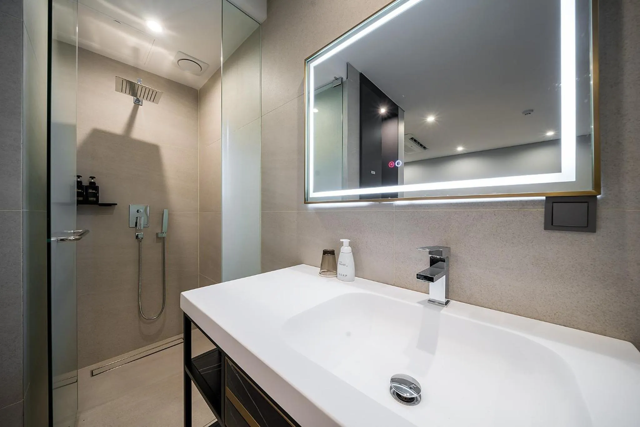 Bathroom in Amare Hotel Jongno