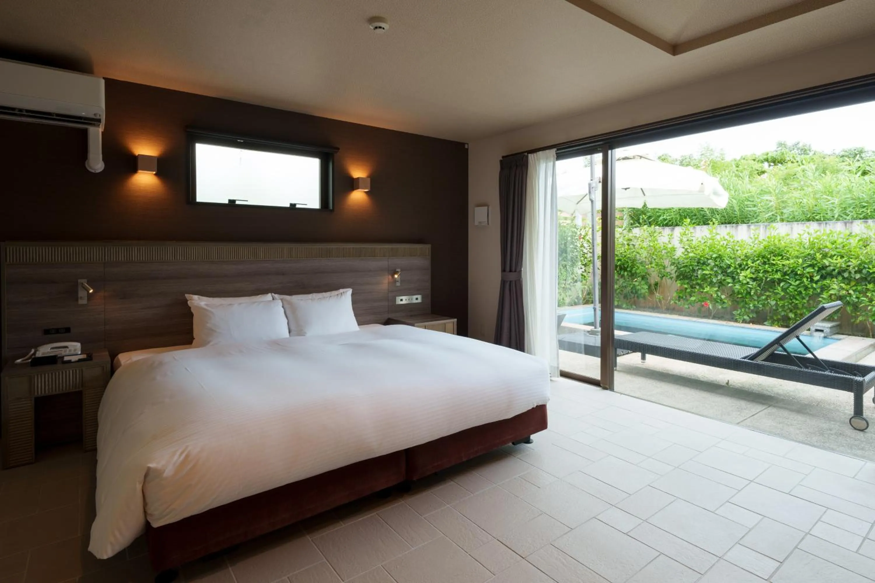 Bed in GRANDVRIORESORT ISHIGAKIJIMA Ocean's Wing & Villa Garden