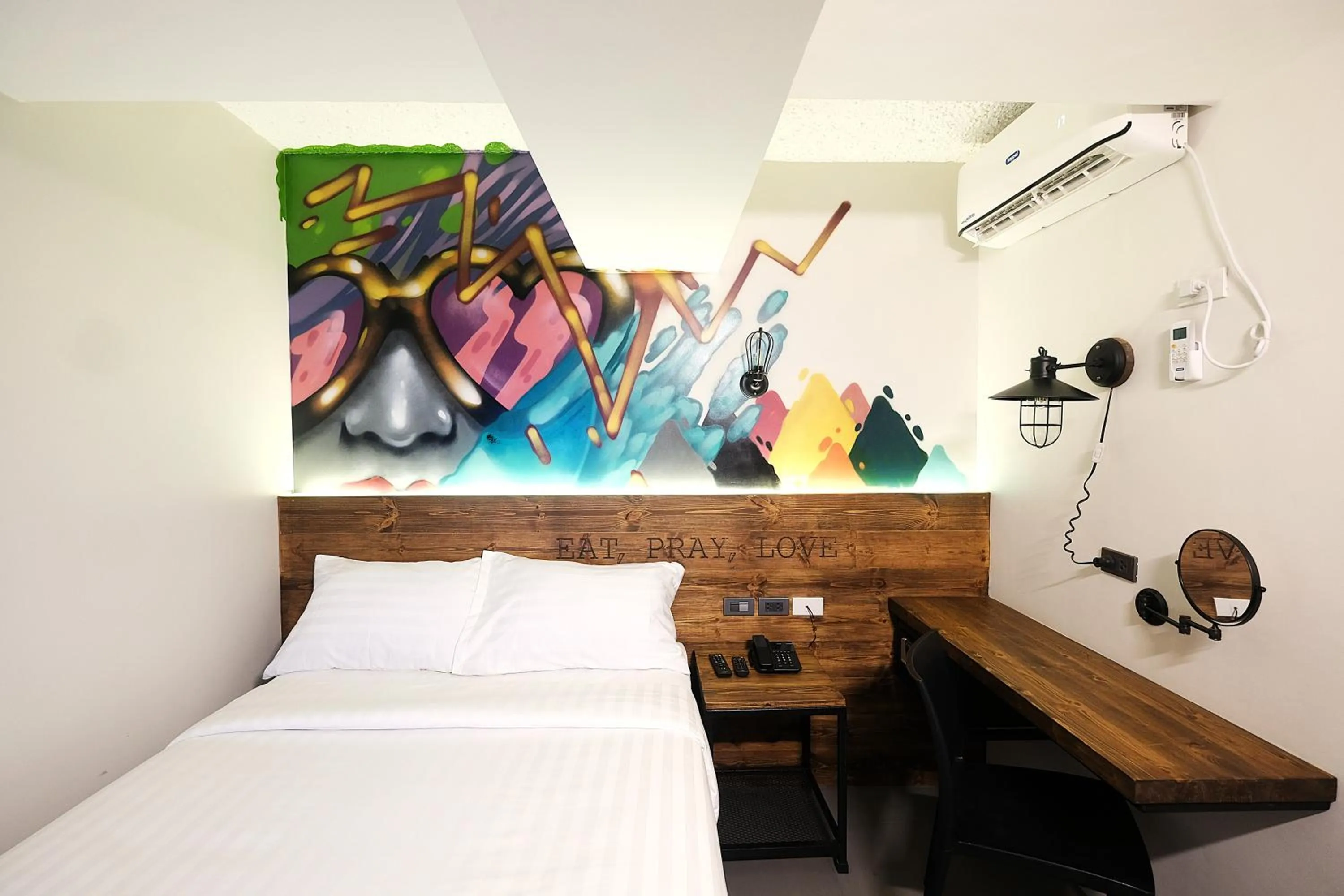 Bedroom, Bed in U Hotels Makati