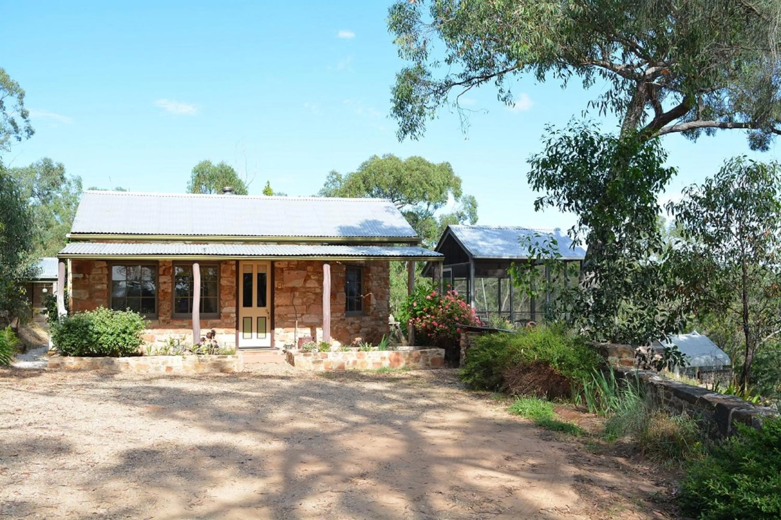 Property building in Trestrail Cottage Accommodation